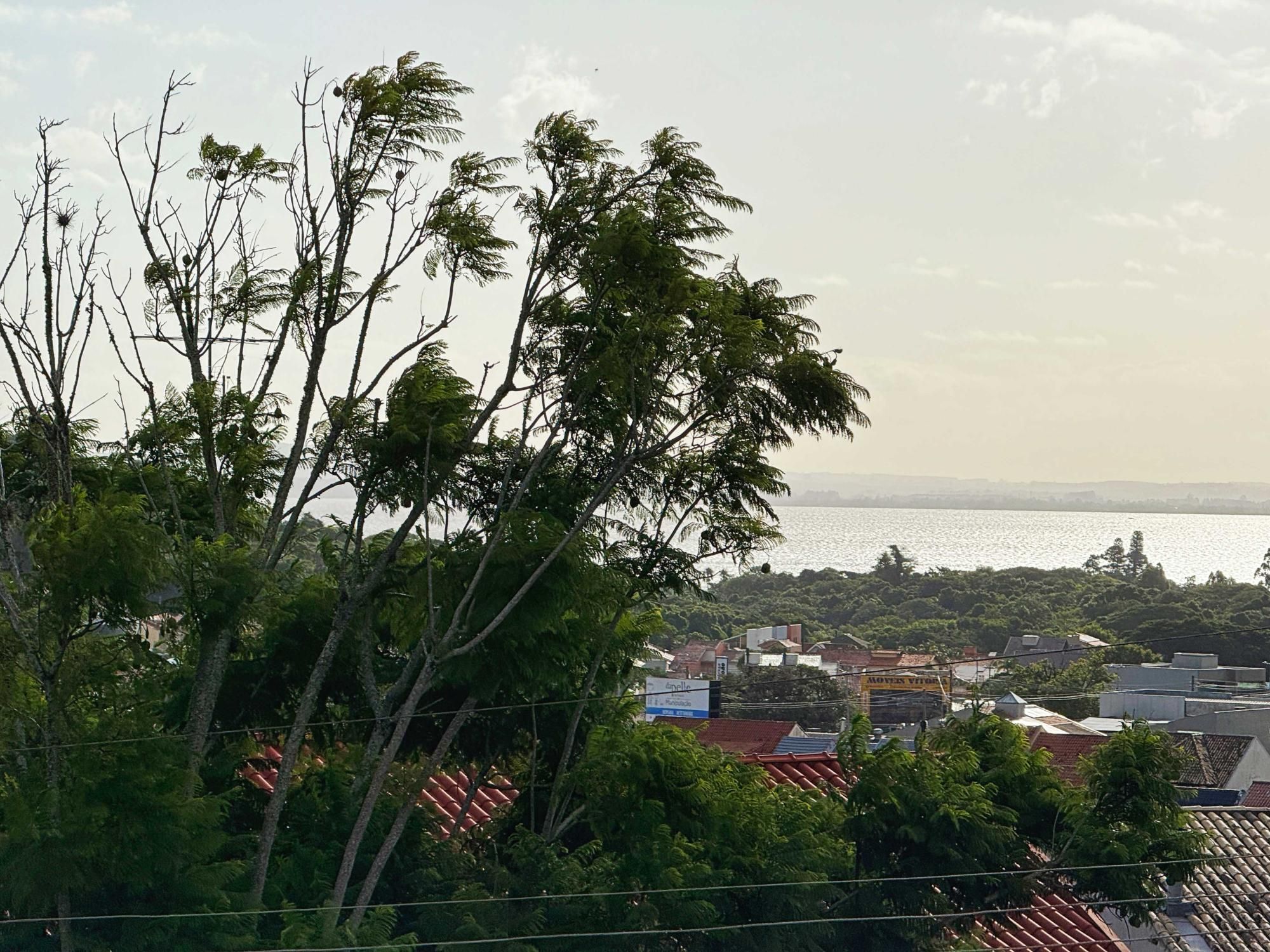 Linda residência estilo sobrado construída nos altos do bairro Ipanema — foto 25