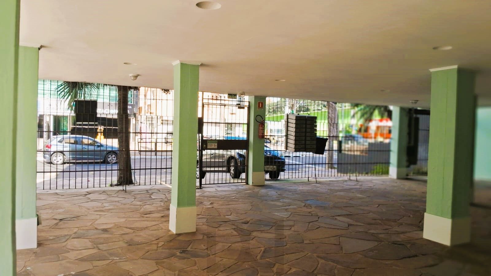Lindo Apartamento com 1 dormitório no Bairro Menino Deus. — foto 3