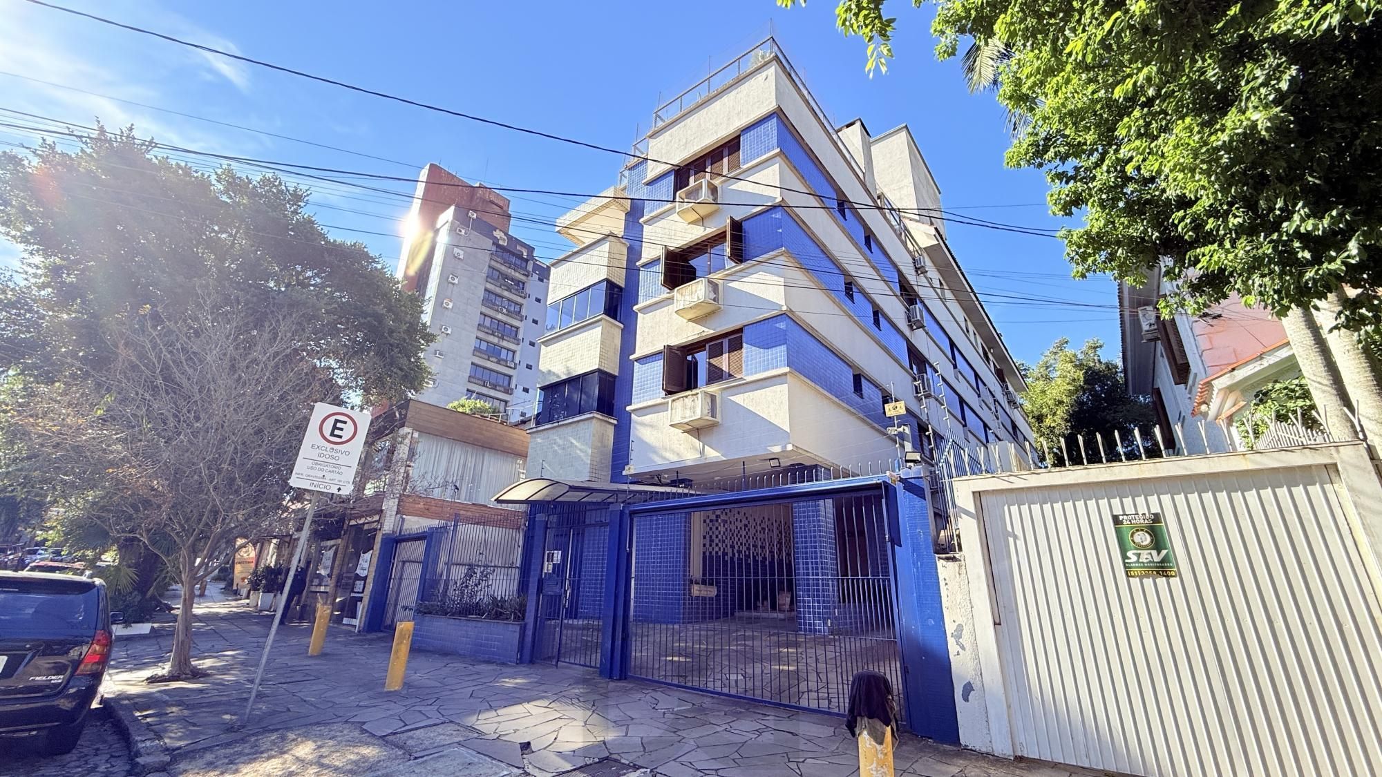 Ótimo apartamento com 3 dormitórios no Bairro Petrópolis — foto 1
