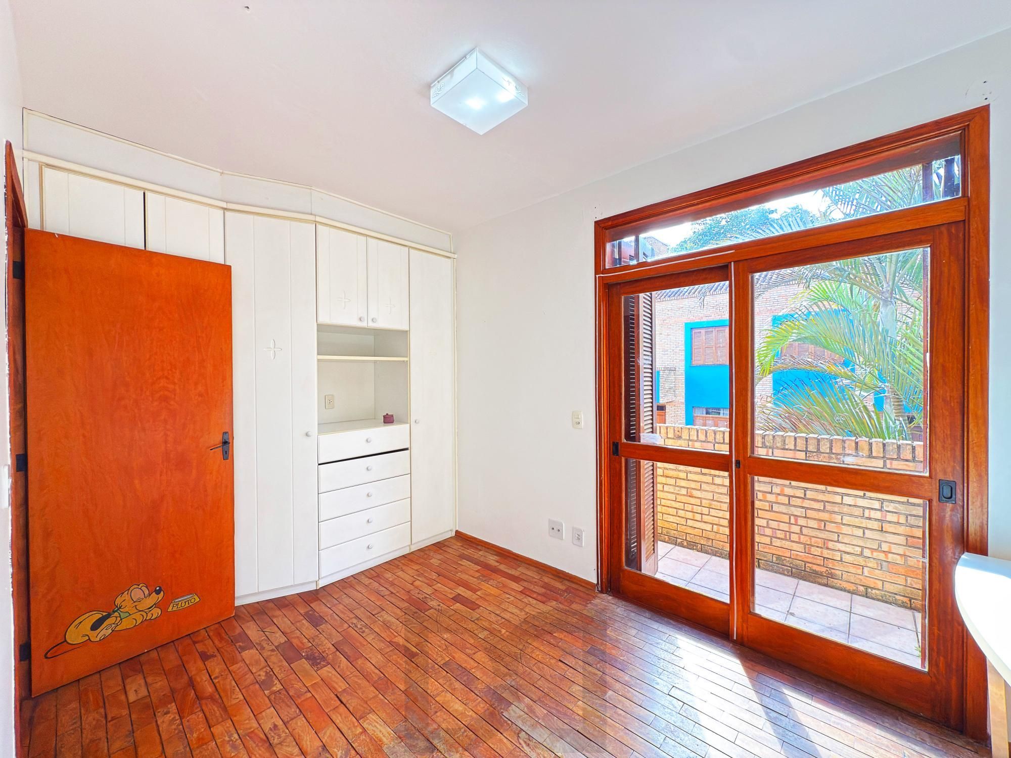 Casa em Condomínio  | 3 Dormitórios, Suíte, Lareira e Churrasqueira — foto 7