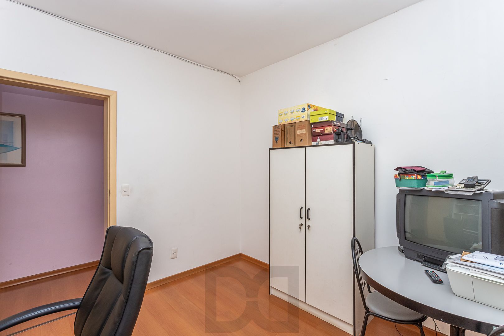 Excelente casa de dois pavimentos no bairro Ipanema, com 238m² de área privativa, 4 dormitórios, 1 suíte e 2 vagas de garagem. — foto 10