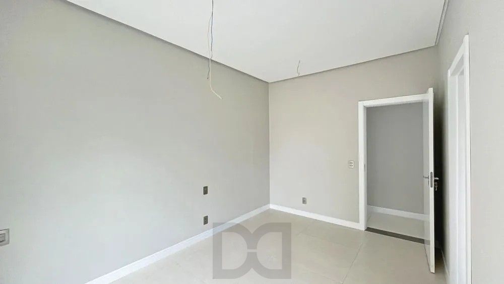 Apresentamos esta belíssima casa térrea 174m2 de área privativa, 3 suítes e 3 vagas de garagem, no Condomínio Altos do Lago. — foto 14