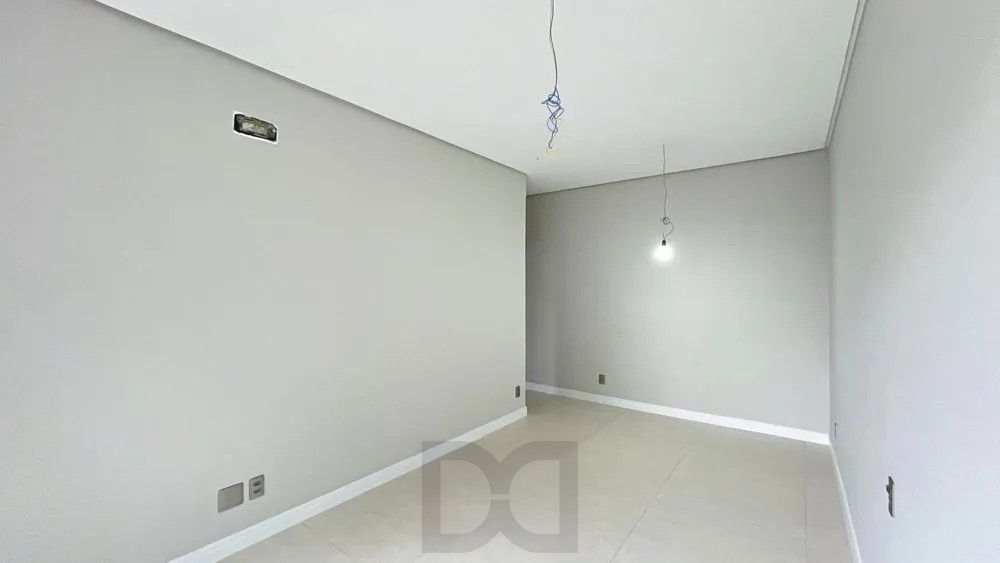Apresentamos esta belíssima casa térrea 174m2 de área privativa, 3 suítes e 3 vagas de garagem, no Condomínio Altos do Lago. — foto 23