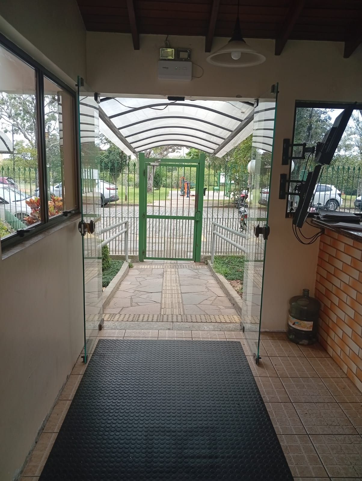Amplo apartamento 02 dormitórios, no Bairro Vila Nova. — foto 32