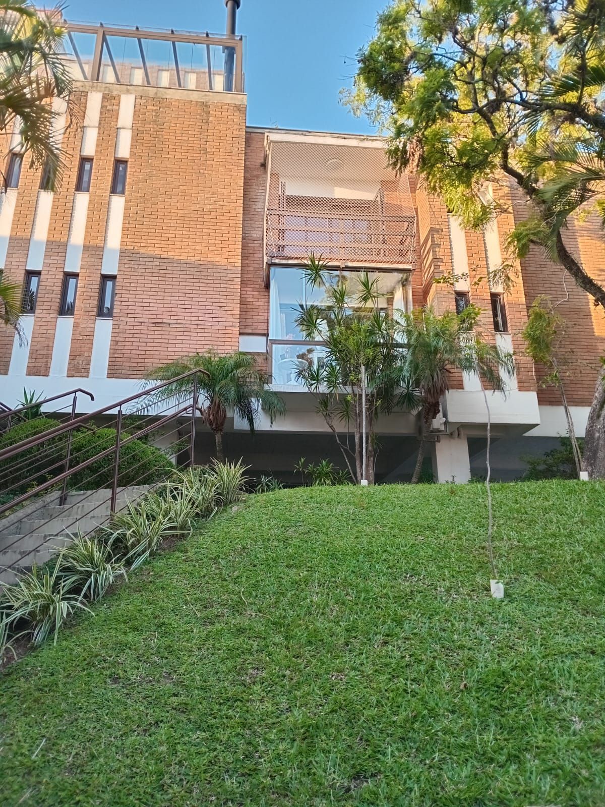 Ótimo apartamento Garden, 3 dormitórios, 1 suíte, lareira, sacada, no bairro Cristal. — foto 4