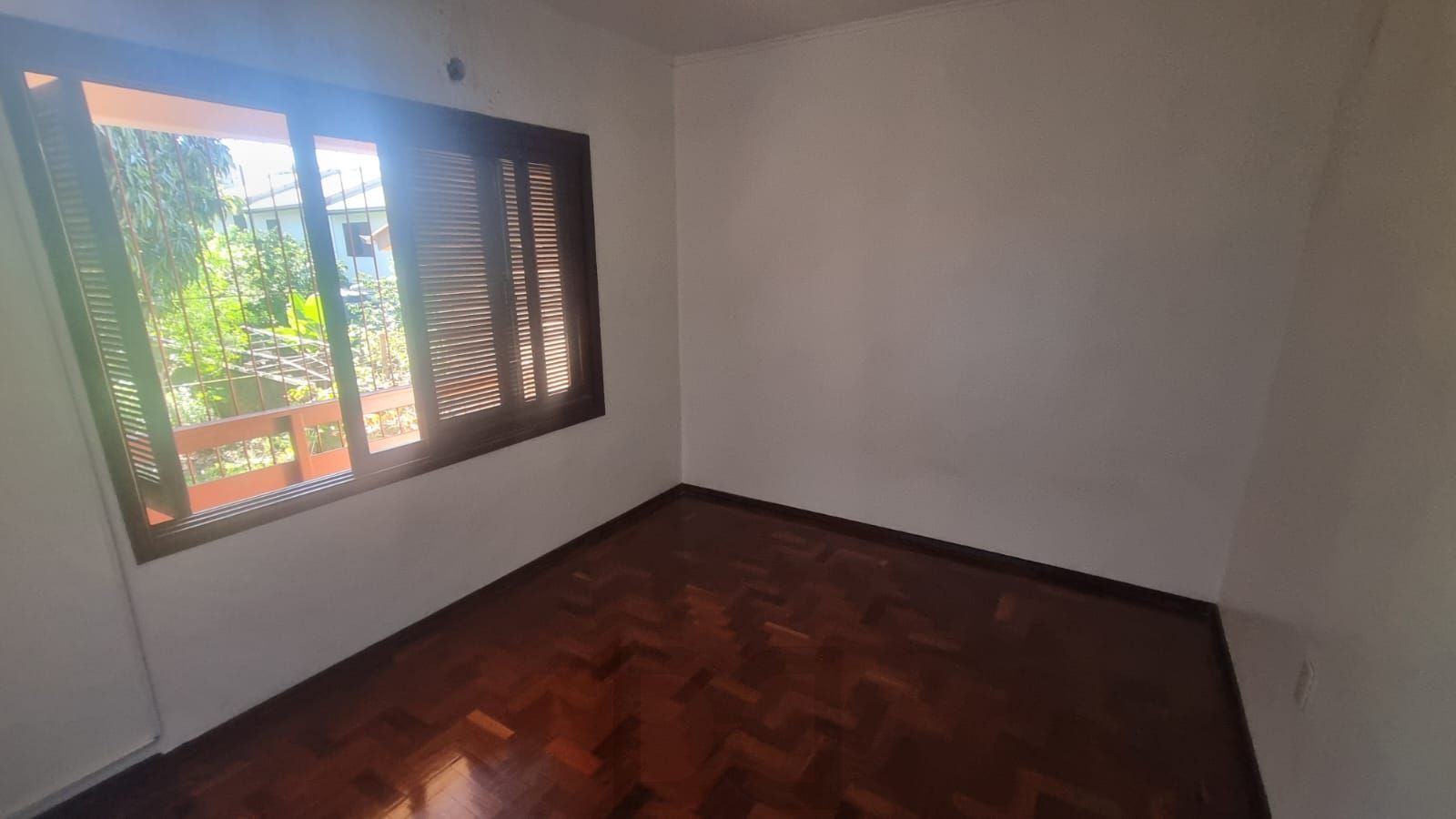 Ótima Residência com 5 dormitórios e 2 suítes. Bairro Santa Tereza. — foto 12