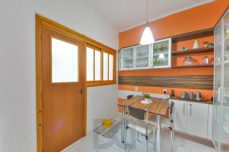Casa à venda com 280m² | 3 dormitórios | 1 suíte | 2 vagas | Ipanema – Porto Alegre — foto 12