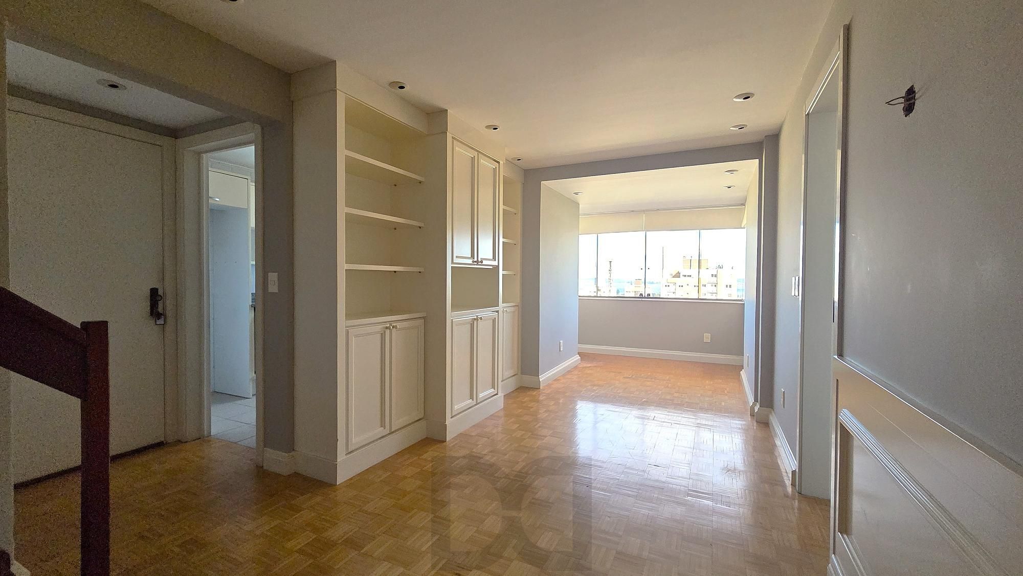 Belíssima cobertura com 153m2 de área privativa, com 3 dormitórios, um suíte e uma vaga de garagem. — foto 2