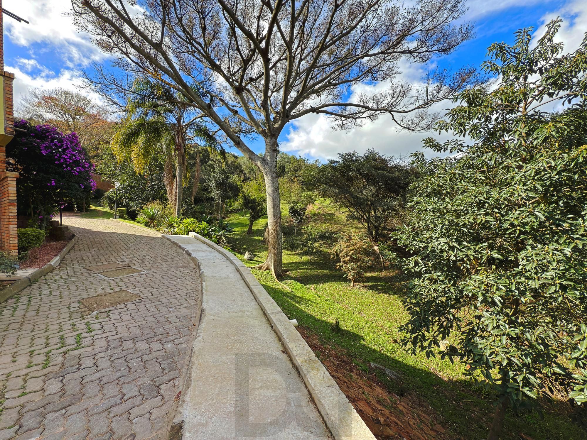 Casa em Condomínio  | 3 Dormitórios, Suíte, Lareira e Churrasqueira — foto 61