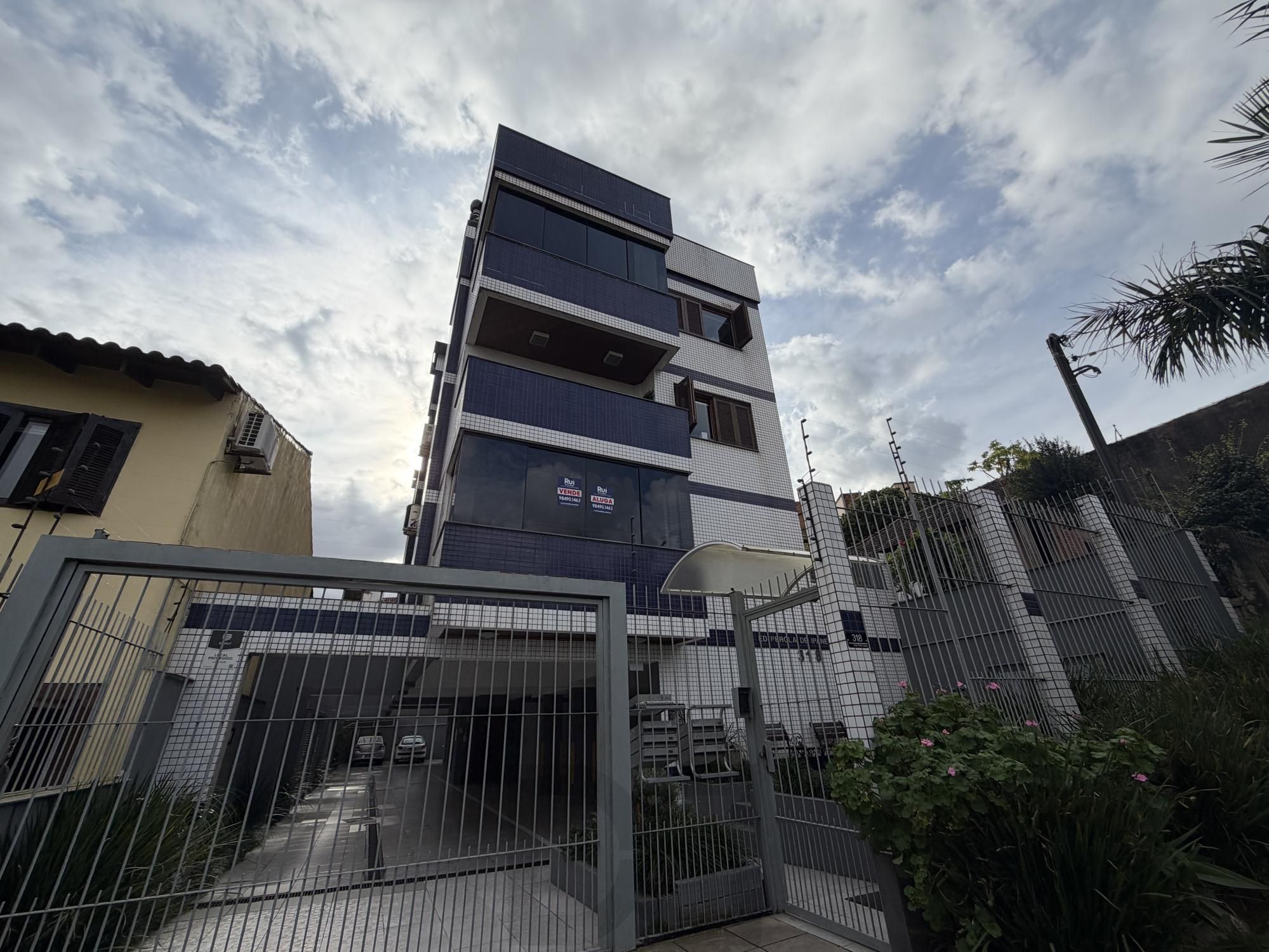 Apartamento Garden com 2 dormitórios, sendo 1 suíte, churrasqueira e lareira, 2 vagas de garagem cobertas. — foto 33