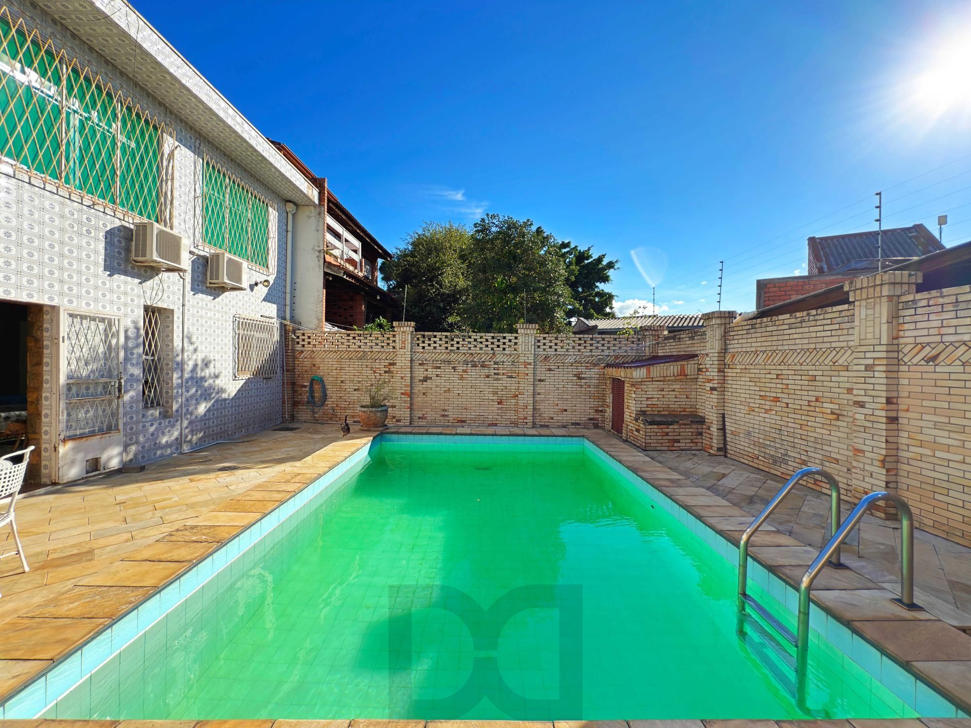 Ótima residência com 4 dormitórios, lareira e piscina no coração do bairro Tristeza. — foto 42
