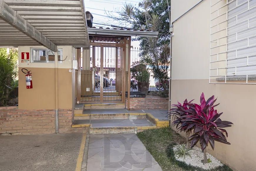 Apartamento de 2 quartos, no Bairro Tristeza, semi-mobiliado, com vaga escriturada. — foto 1