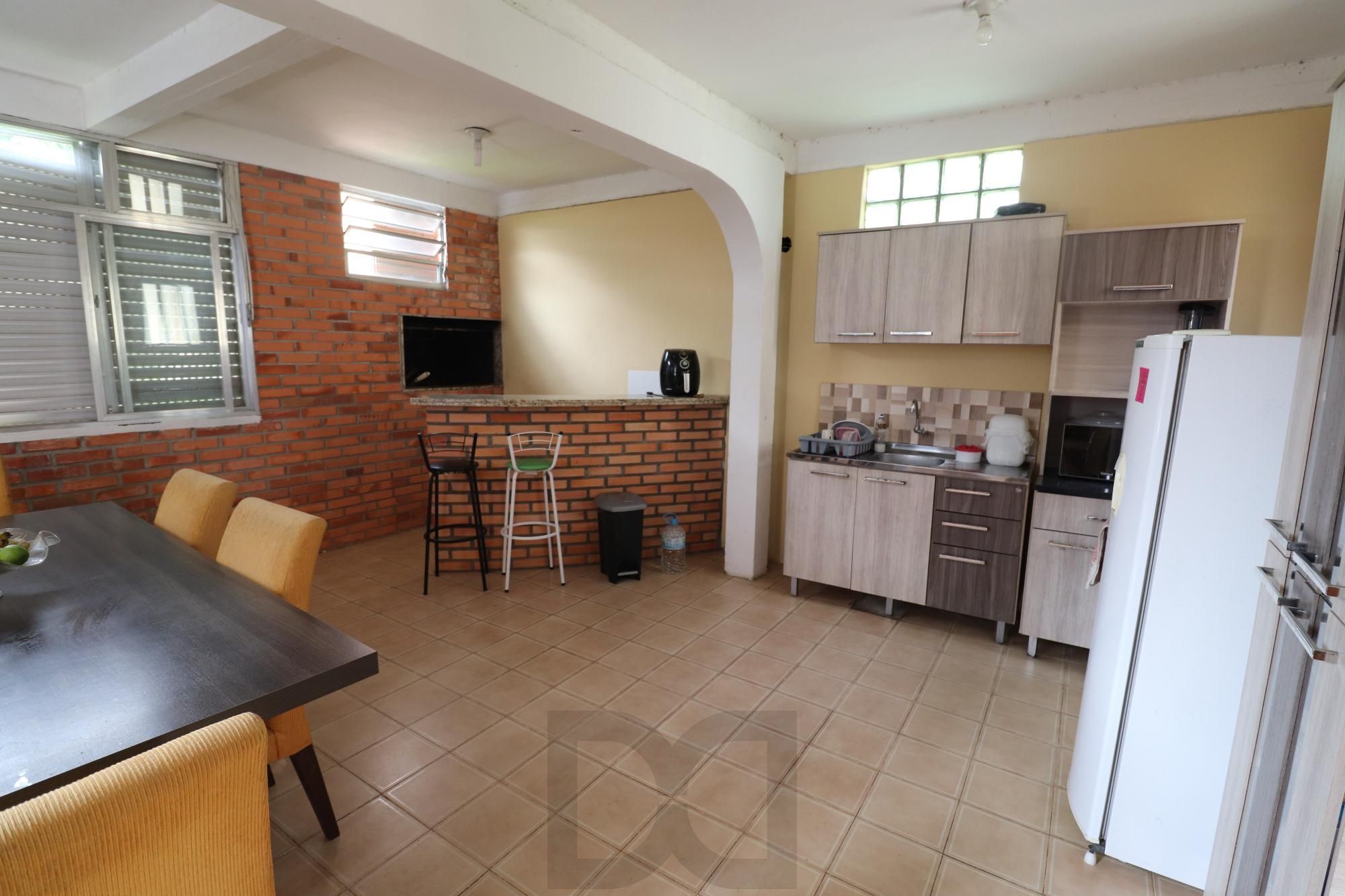 Excelente terreno plano, medindo 10,50 metros de testada por 61,6 metros de comprimento, totalizando 646,8m2. — foto 6