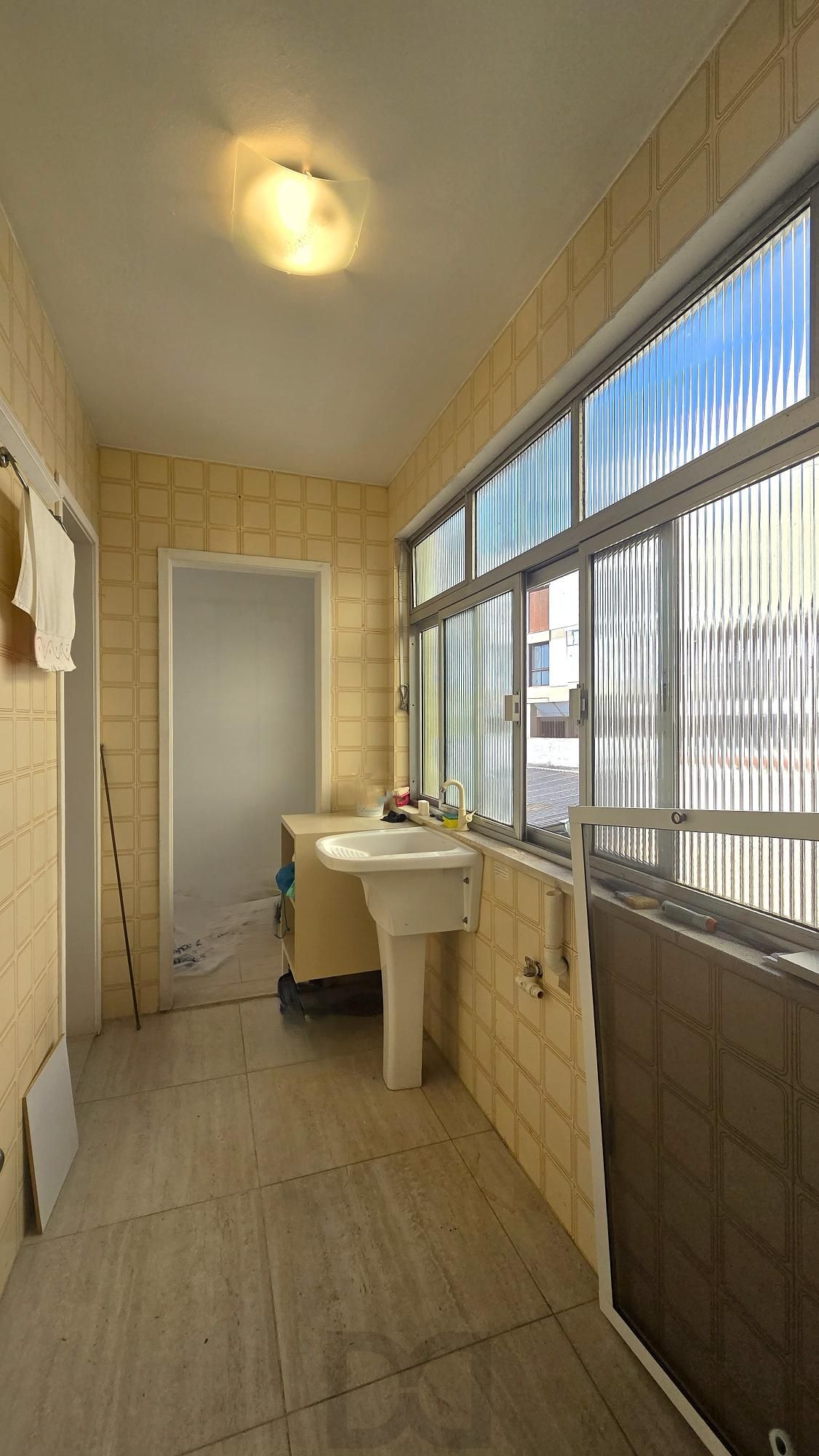 Excelente cobertura com 154m² de área privativa, 2 dormitórios e 1 vaga de garagem, localizada no bairro Menino Deus. — foto 11