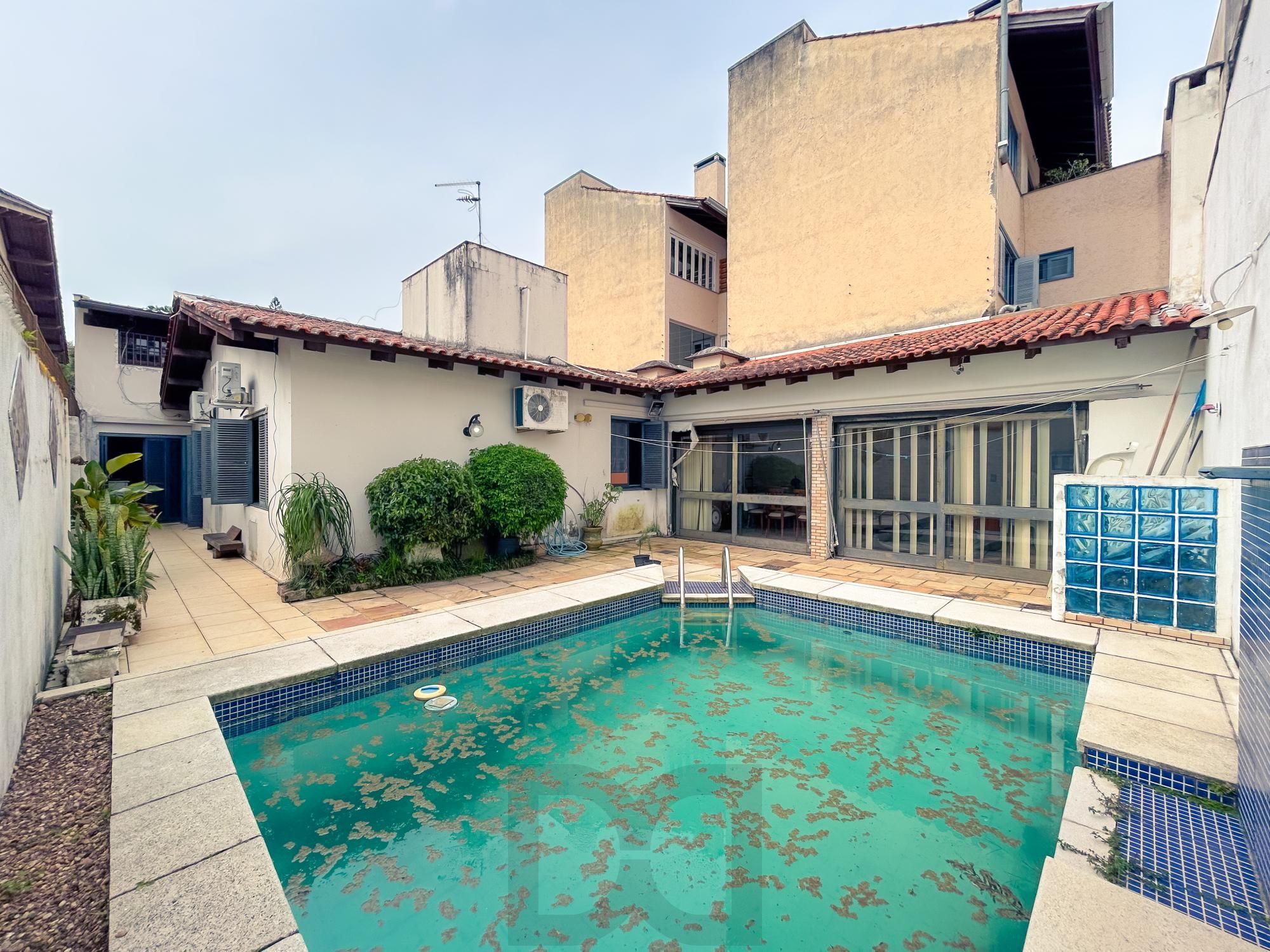 " Oportunidade" Linda Casa com 4 dormitórios, piscina, lareira e Salão de festas semimobiliada  Bairro Vila assunção — foto 37