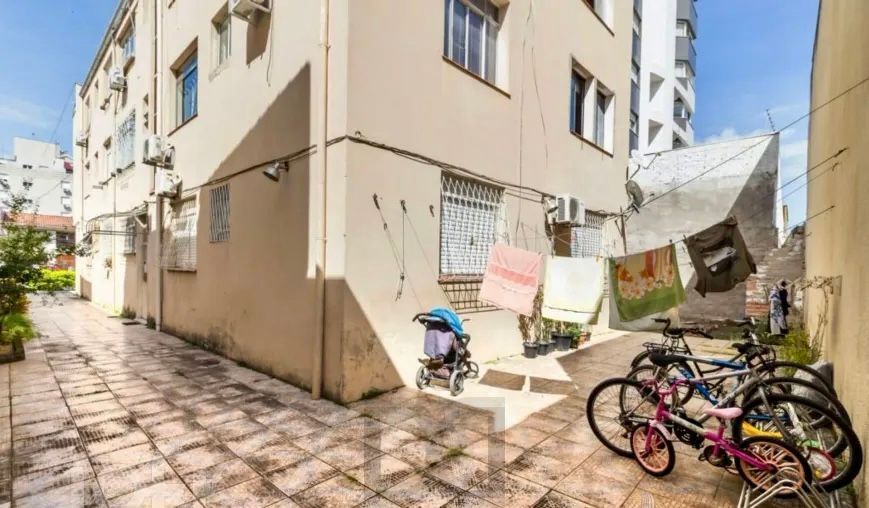 Ótimo apartamento térreo 2 dormitórios, com estacionamento, no coração do Bairro Menino Deus. — foto 6