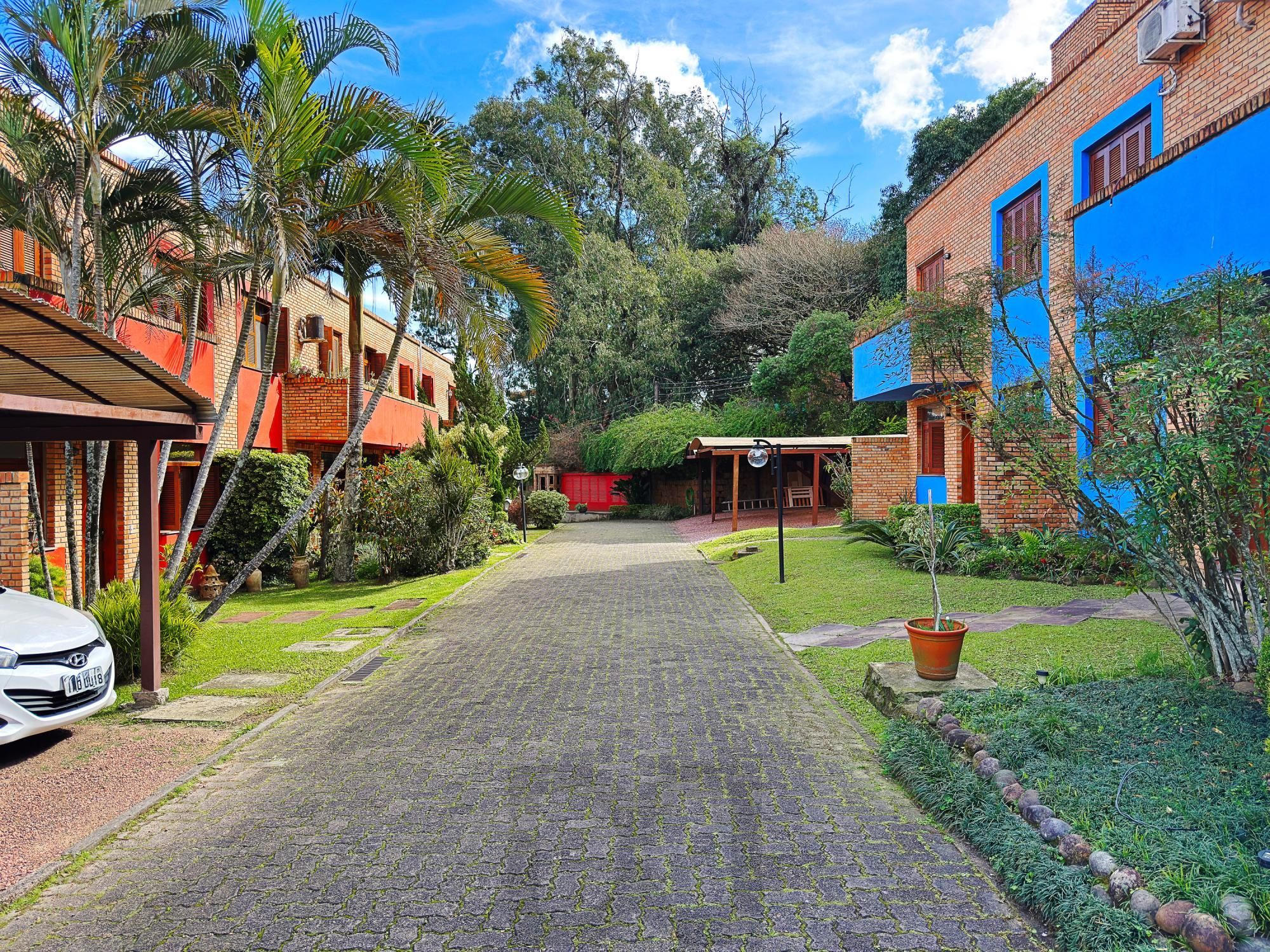 Casa em Condomínio  | 3 Dormitórios, Suíte, Lareira e Churrasqueira — foto 56