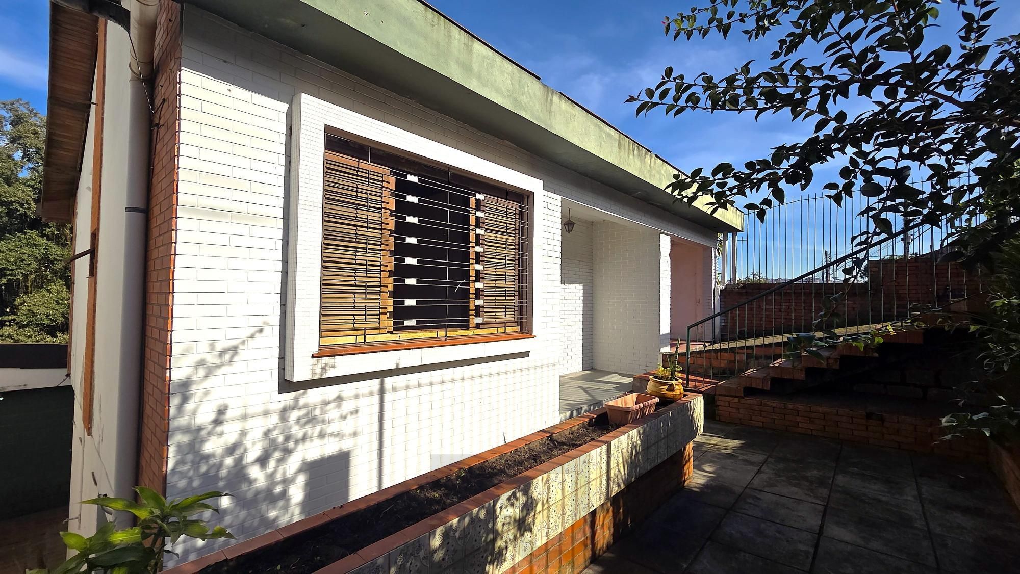 Excelente casa com 160 m² privativos, 4 dormitórios e garagem para 2 carros. — foto 2