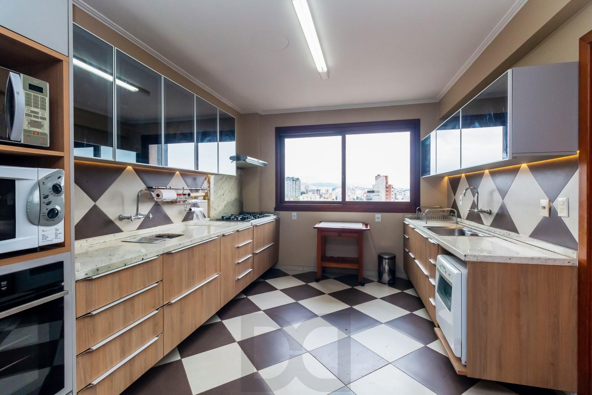 Maravilhoso apartamento no Bairro Moinhos de Vento com 4 dormitórios e 3 suítes. — foto 11
