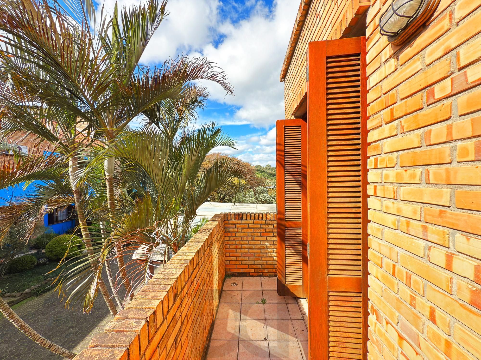 Casa em Condomínio  | 3 Dormitórios, Suíte, Lareira e Churrasqueira — foto 10