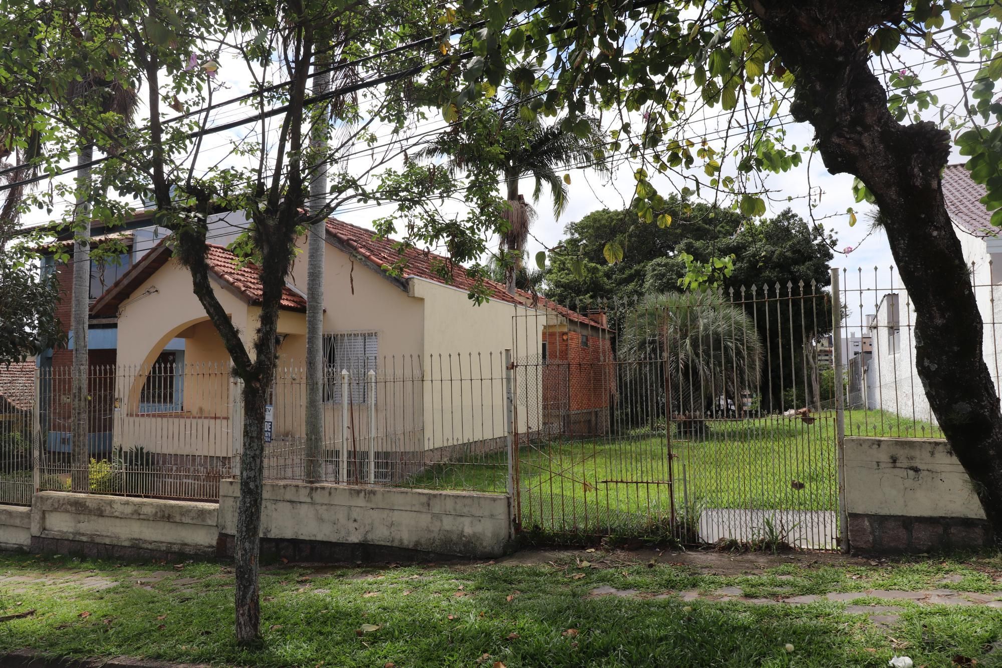 Excelente terreno plano, medindo 10,50 metros de testada por 61,6 metros de comprimento, totalizando 646,8m2. — foto 9