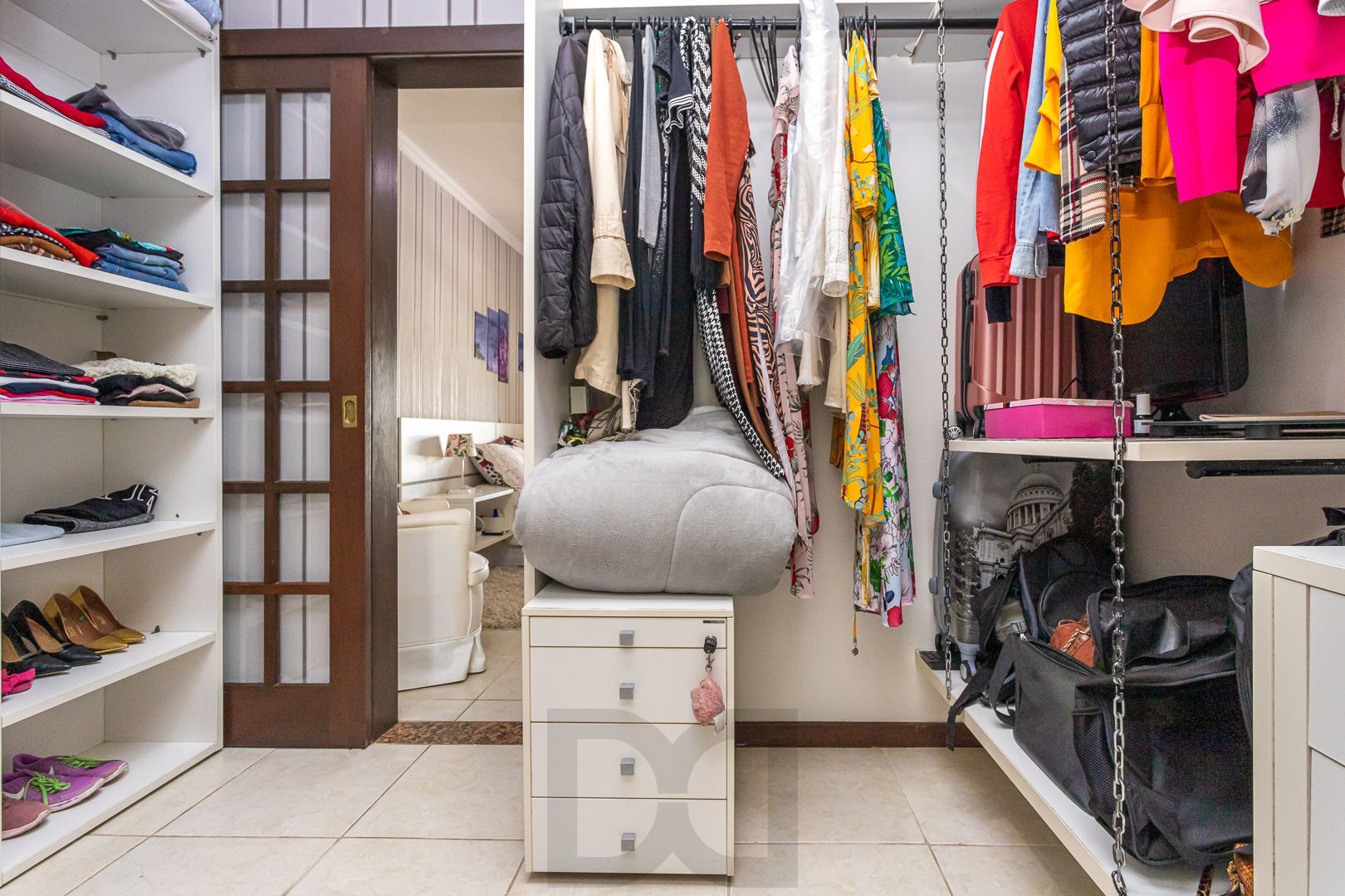 Belíssima casa com 272m² de área privativa, localizada no bairro Ipanema, a poucos metros da orla do Guaíba. — foto 38