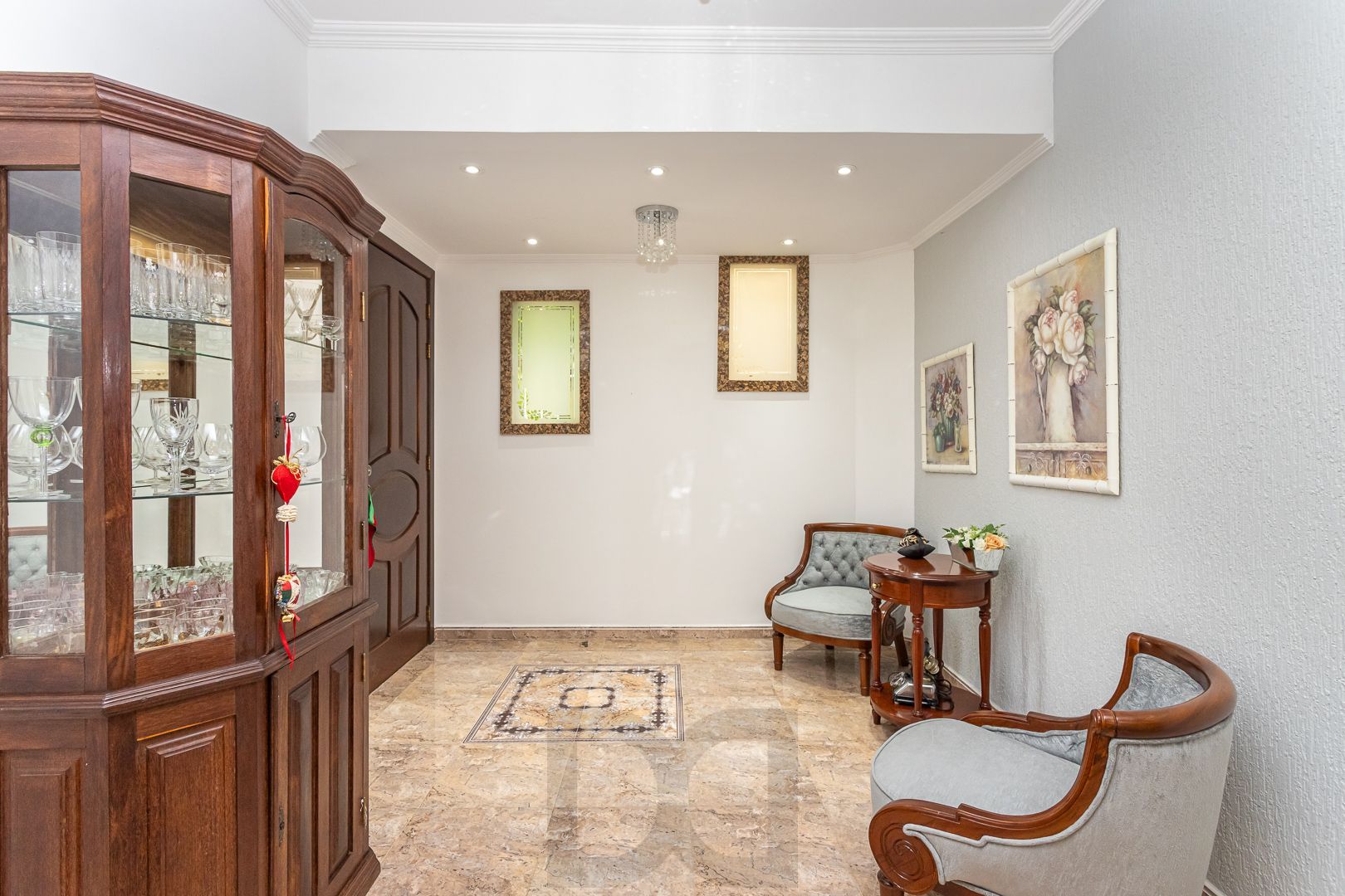 Belíssima casa com 272m² de área privativa, localizada no bairro Ipanema, a poucos metros da orla do Guaíba. — foto 8