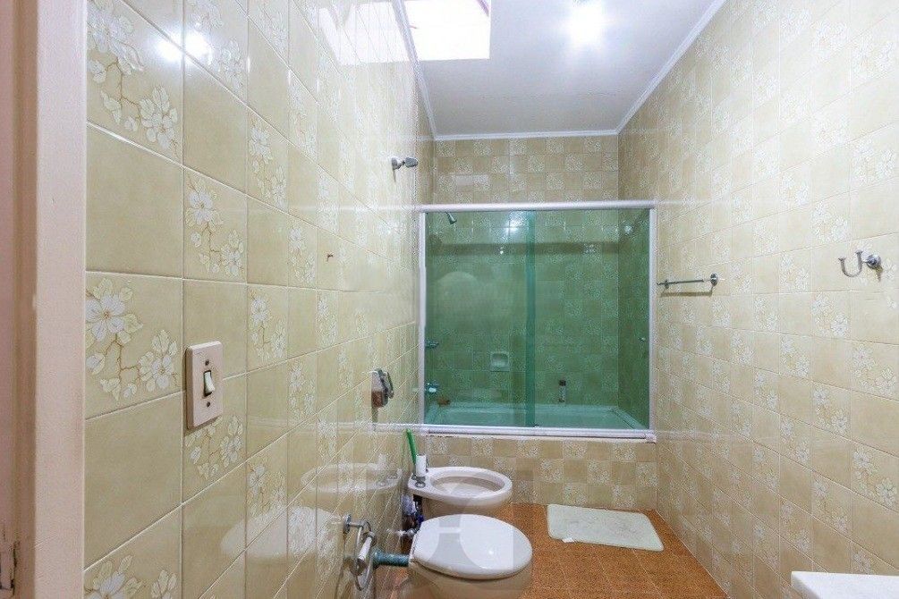 Excelente casa com 5 dormitórios, 2 suítes, 3 vagas de garagem e uma vista perene para o por do sol no Guaiba. — foto 39