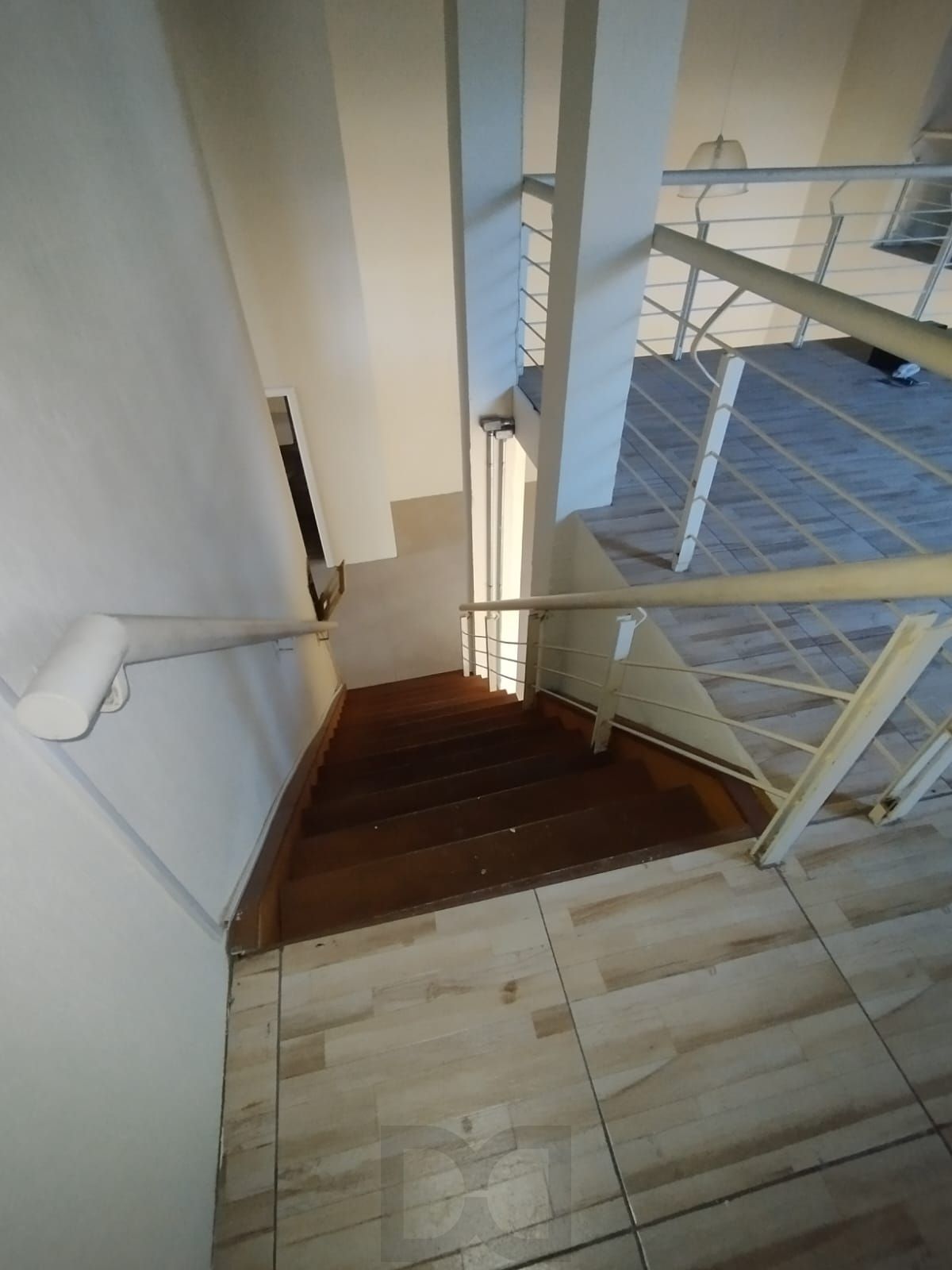 Excelente loja com 400m, 4 banheiros, 3 vagas, mezanino, fácil acesso e grande visibilidade no bairro Tristeza — foto 17