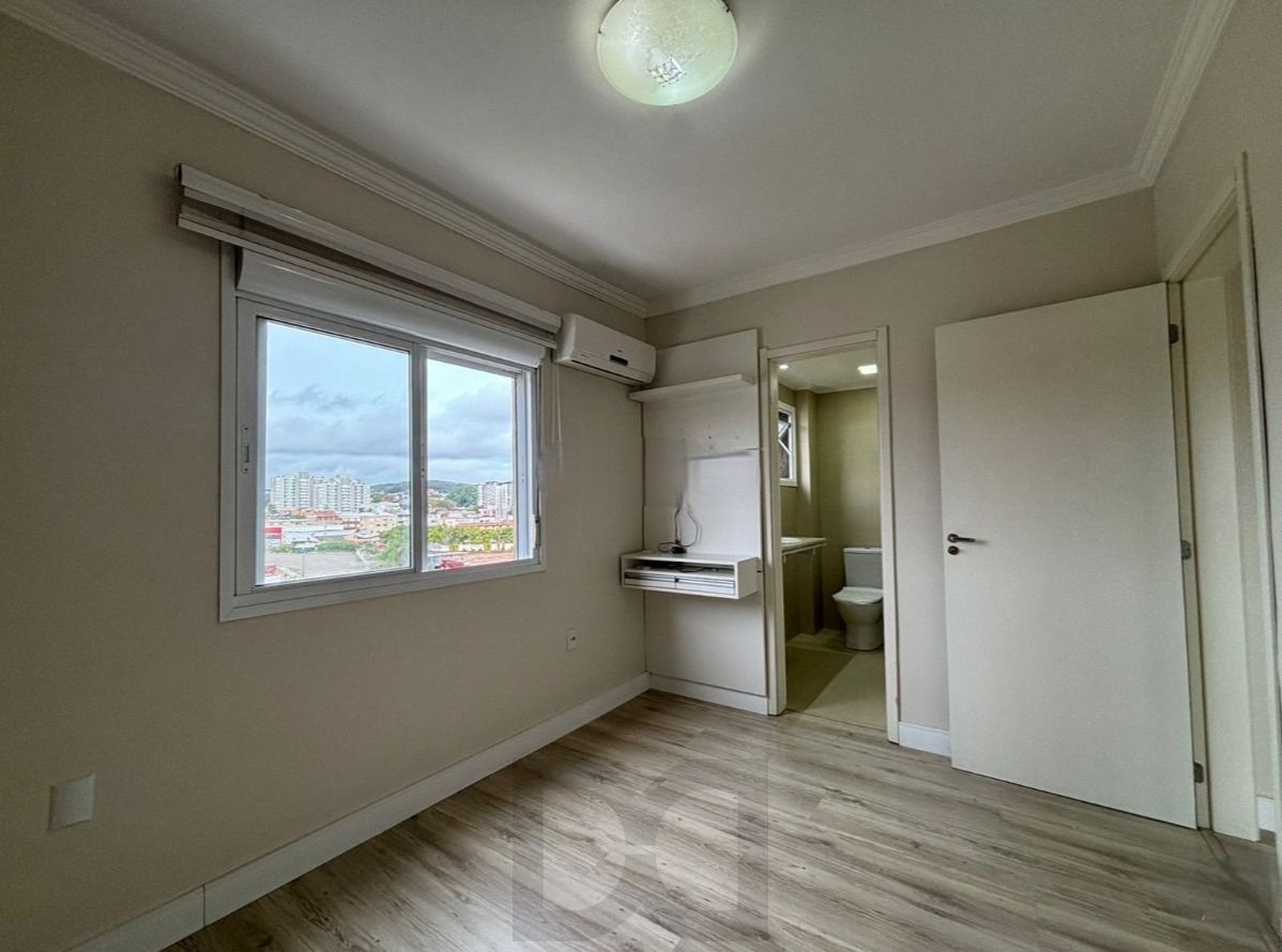 Apartamento com 2 dormitórios sendo 1 suíte, com churrasqueira e vaga coberta. — foto 14
