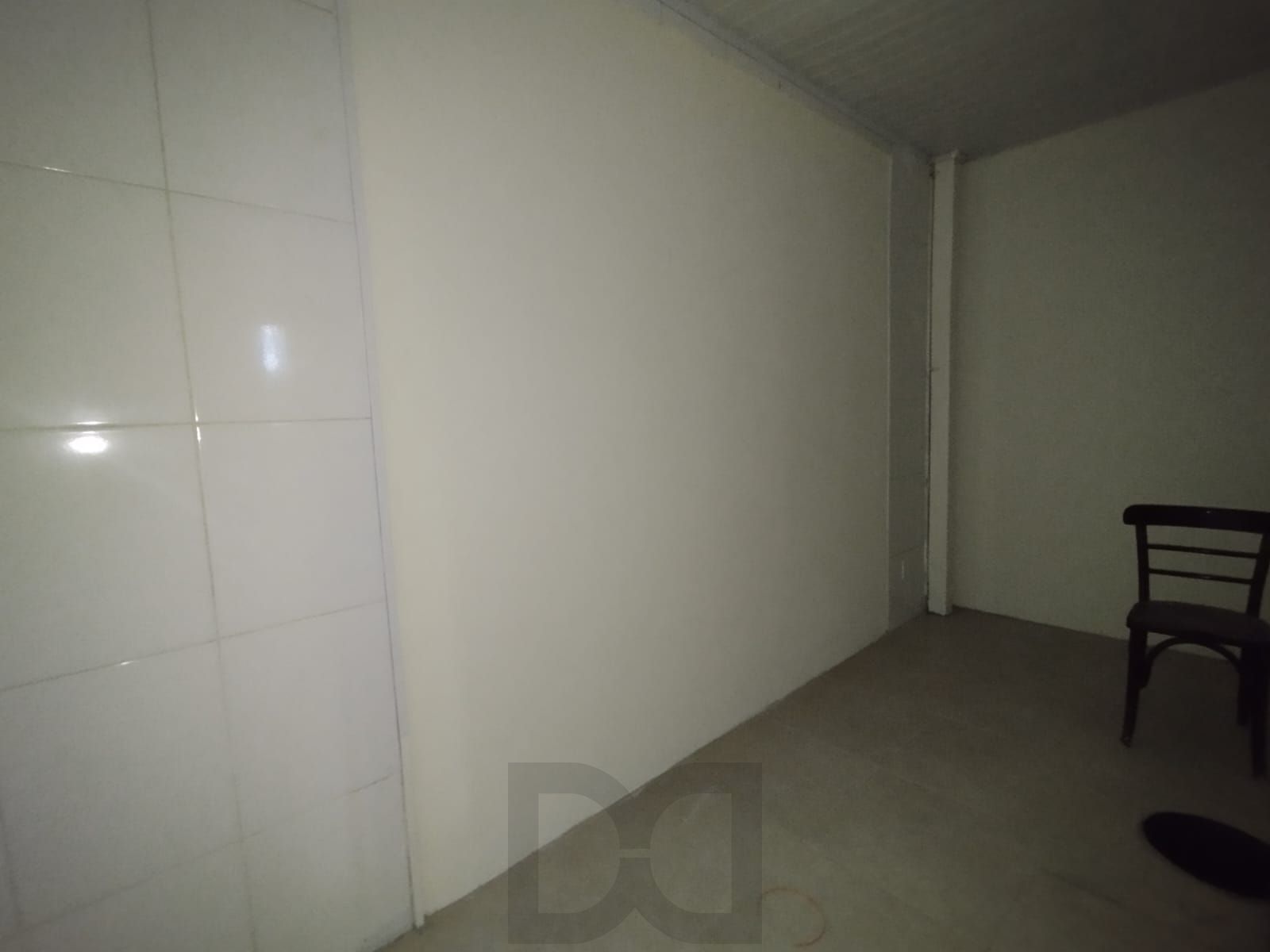 Excelente loja com 400m, 4 banheiros, 3 vagas, mezanino, fácil acesso e grande visibilidade no bairro Tristeza — foto 11