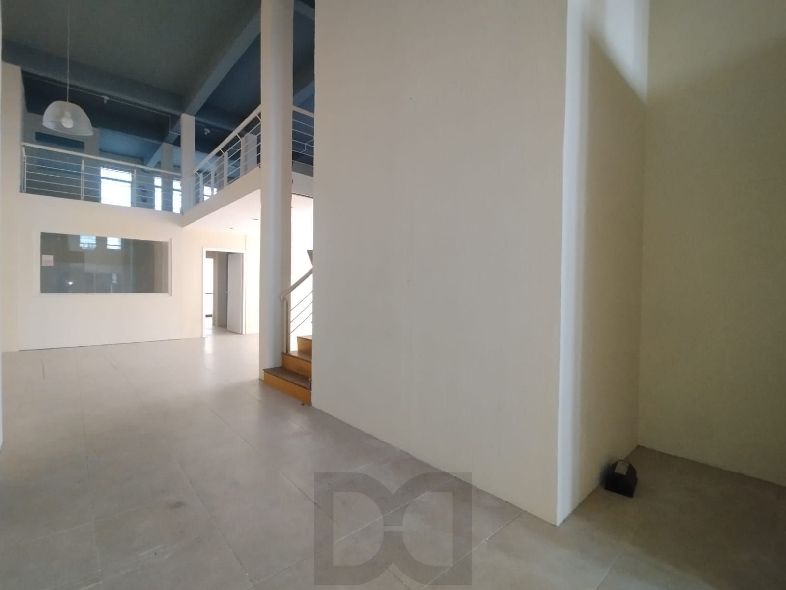 Excelente loja com 400m, 4 banheiros, 3 vagas, mezanino, fácil acesso e grande visibilidade no bairro Tristeza — foto 7