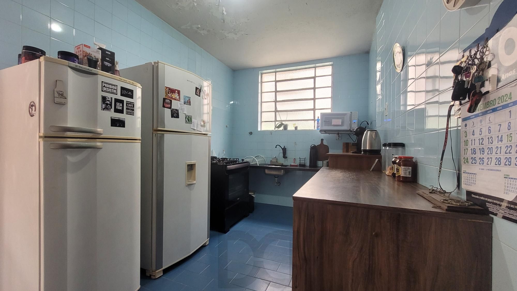 Casa com 220m2 de área privativa, 4 dormitórios, 1 suíte e 6 vagas de garagem. — foto 7
