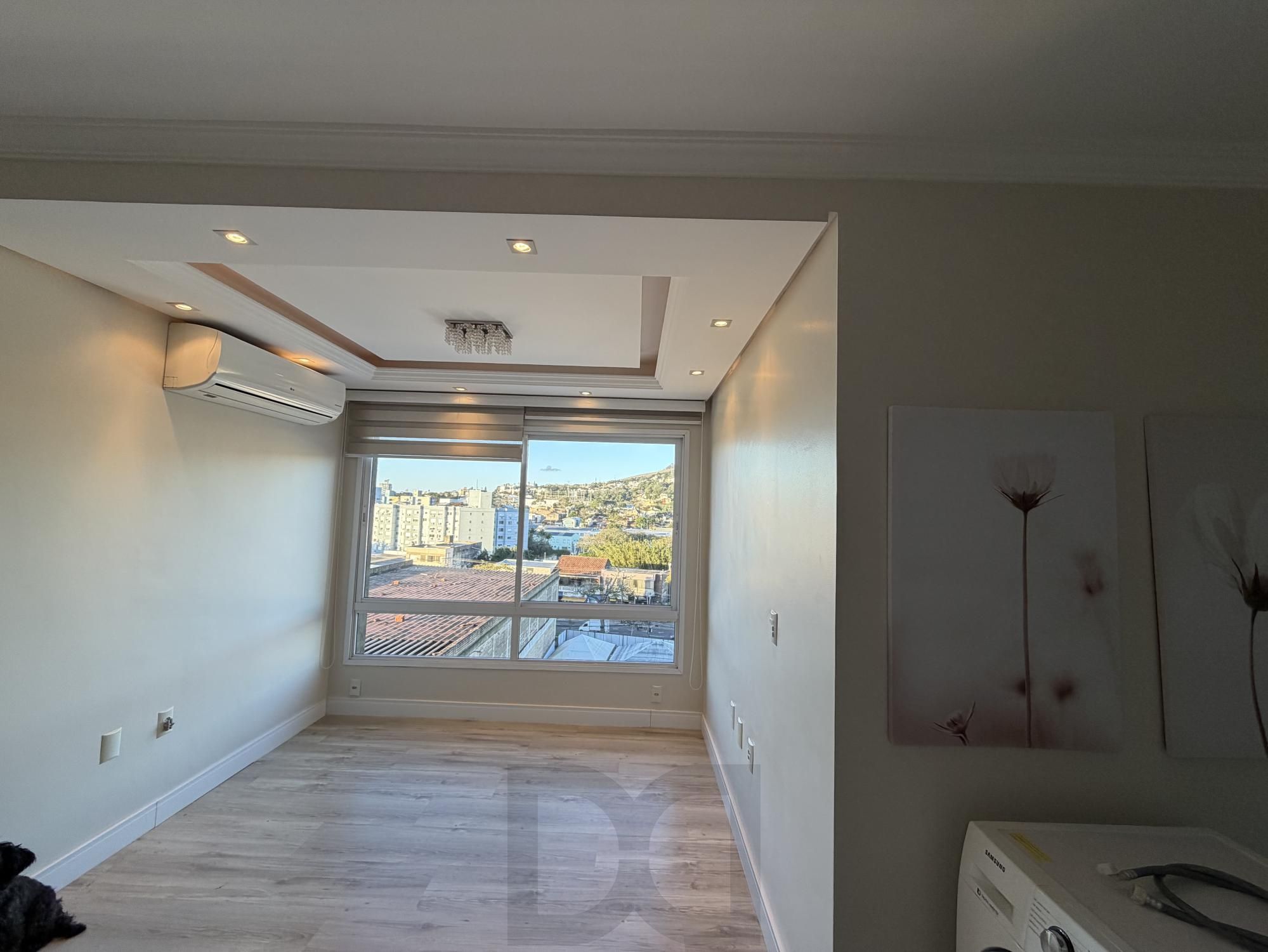 Apartamento com 2 dormitórios sendo 1 suíte, com churrasqueira e vaga coberta. — foto 4