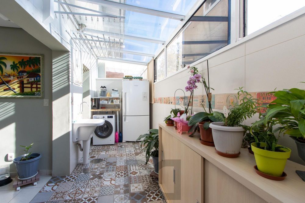 Casa em condomínio, com 3 quartos, com suíte, 2 vagas cobertas, churrasqueira, no Bairro Nonoai. — foto 15