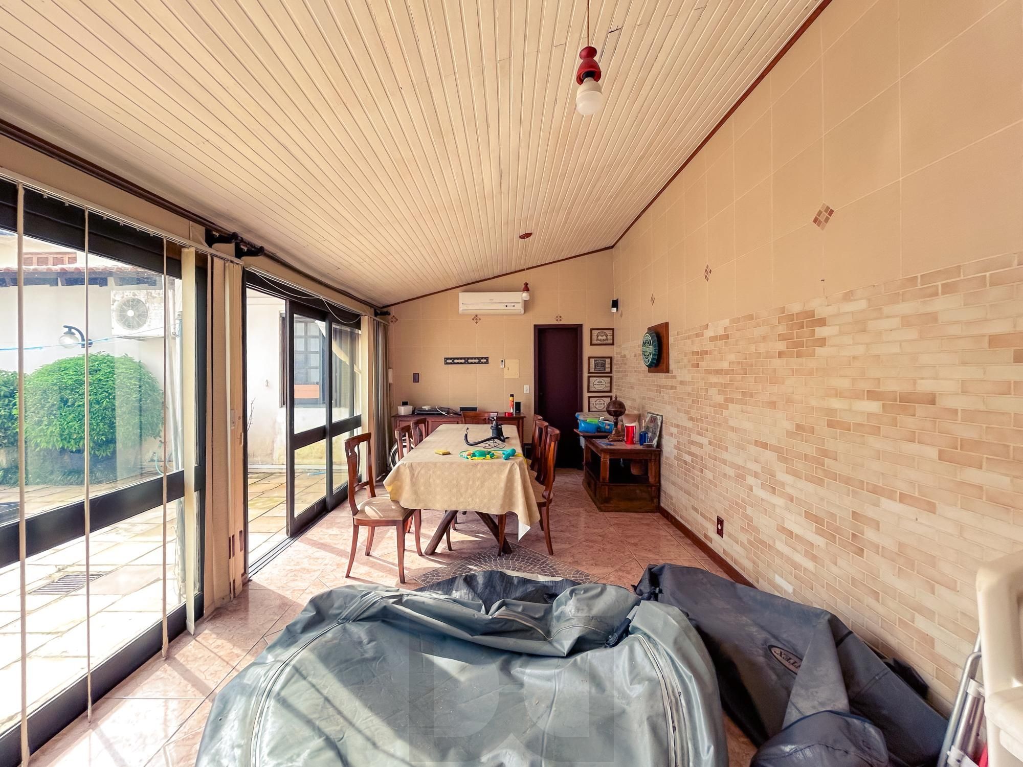 " Oportunidade" Linda Casa com 4 dormitórios, piscina, lareira e Salão de festas semimobiliada  Bairro Vila assunção — foto 15