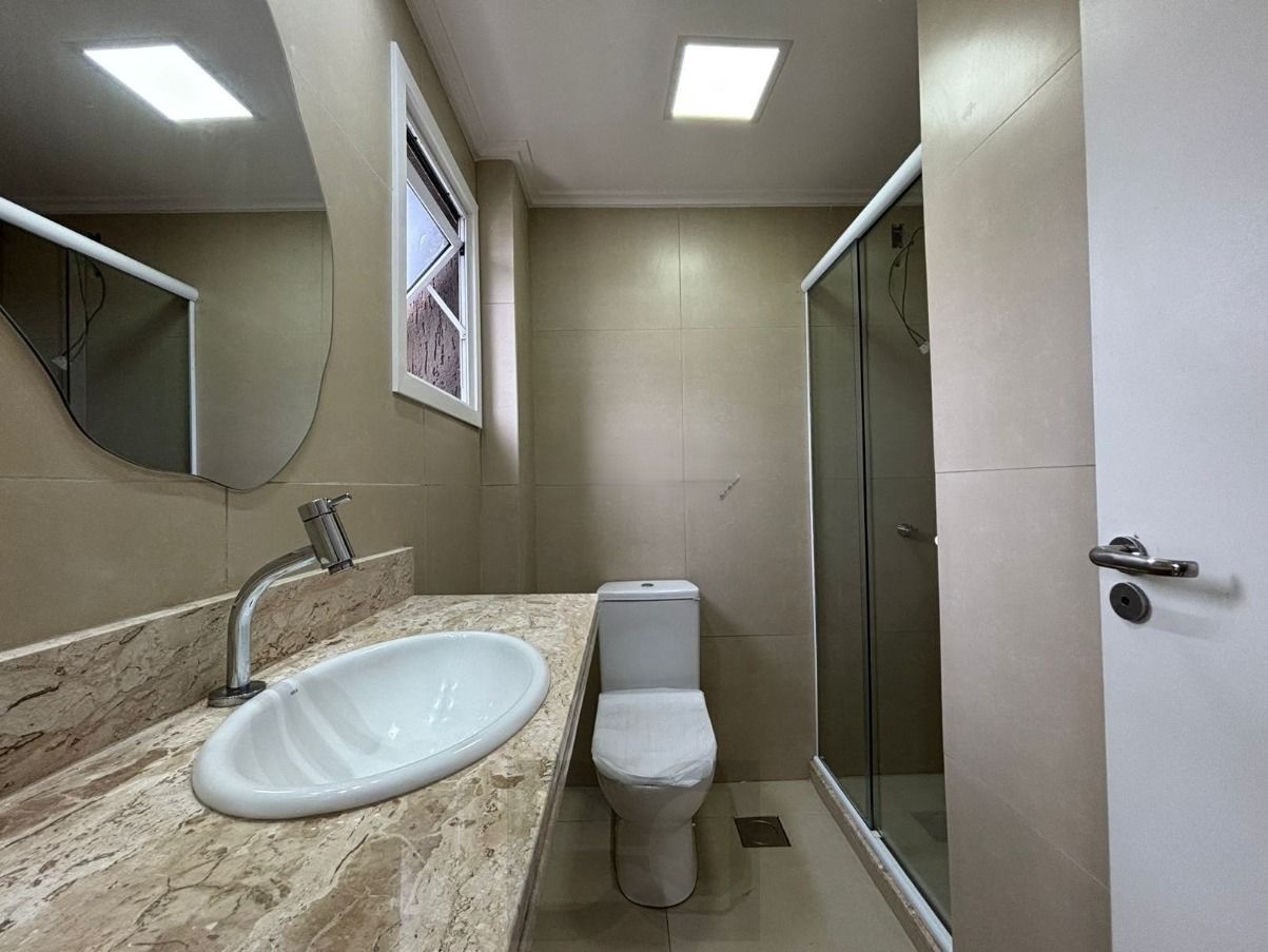 Apartamento com 2 dormitórios sendo 1 suíte, com churrasqueira e vaga coberta. — foto 23