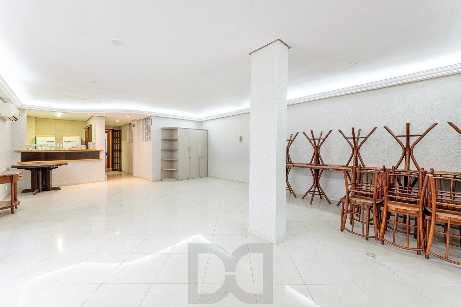 Cobertura duplex com 209,79m² de área privativa, conta com 3 dormitórios, 1 suíte e 2 vagas de garagem. — foto 37