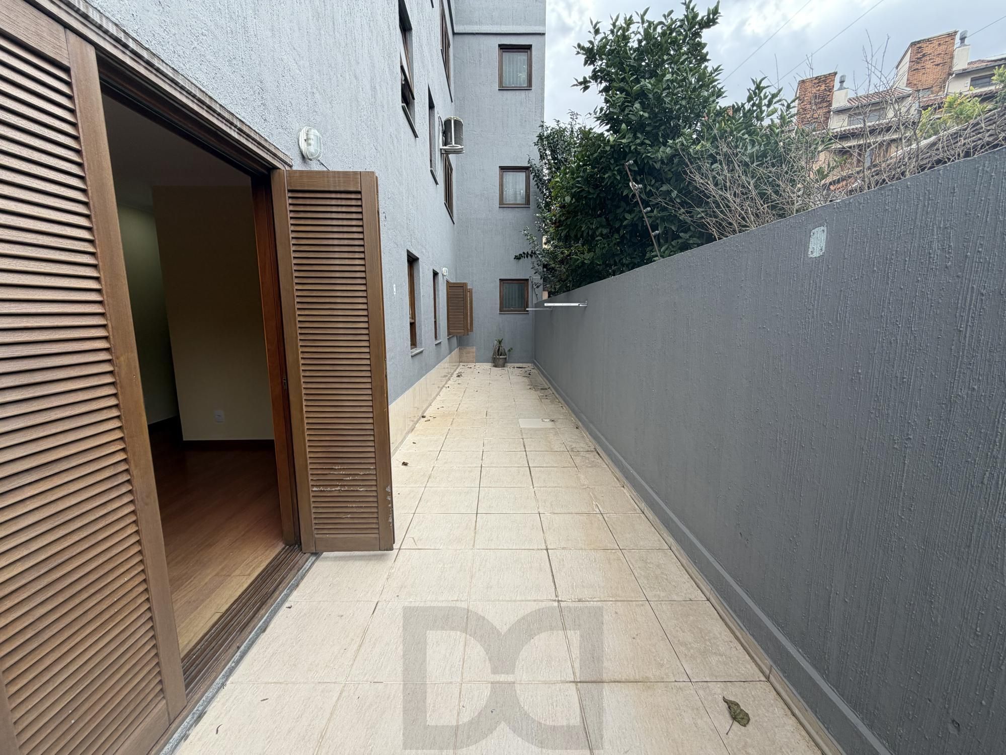 Apartamento Garden com 2 dormitórios, sendo 1 suíte, churrasqueira e lareira, 2 vagas de garagem cobertas. — foto 23