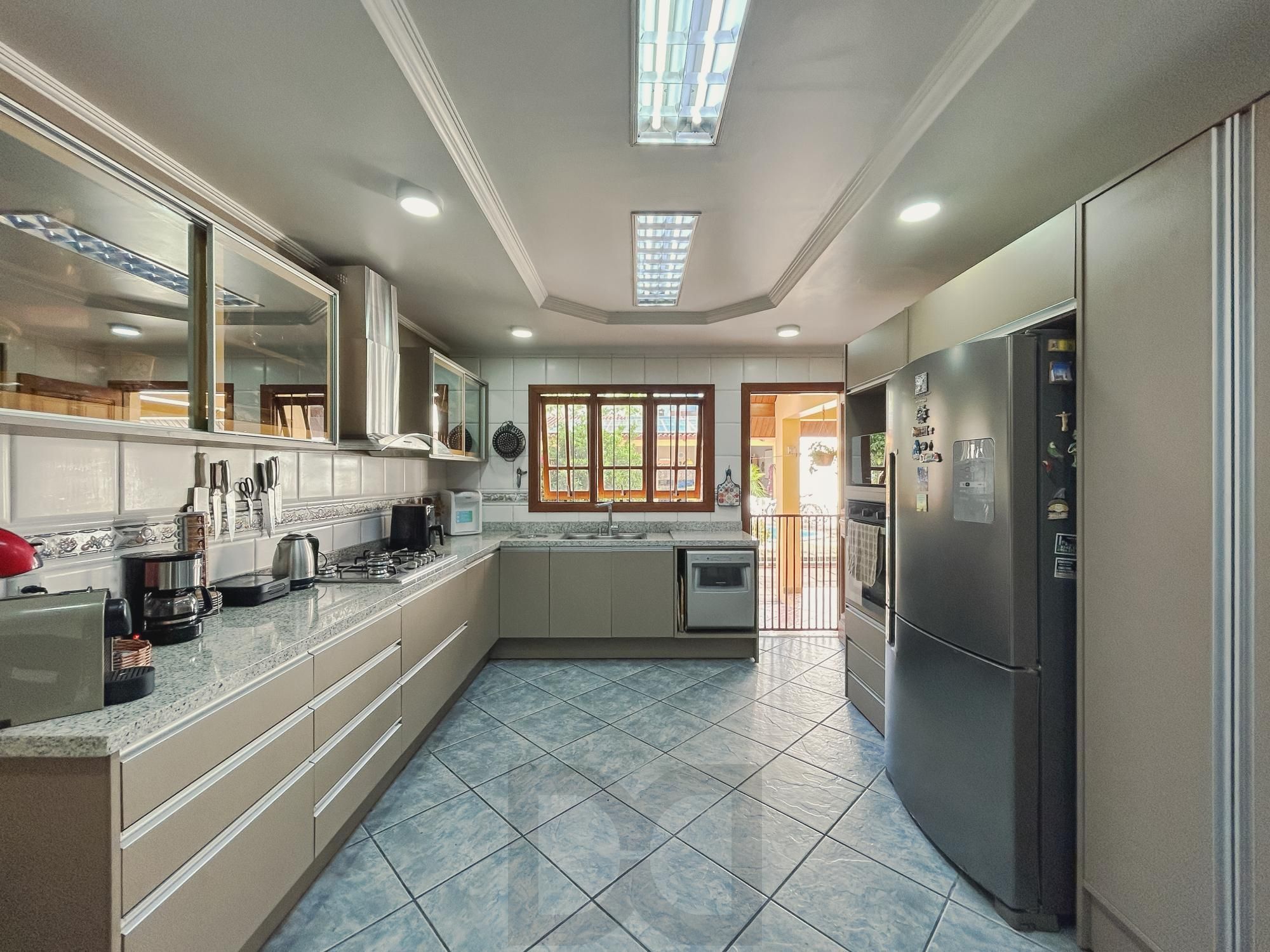 Casa com 4 suítes, piscina e área gourmet no bairro Tristeza. — foto 12