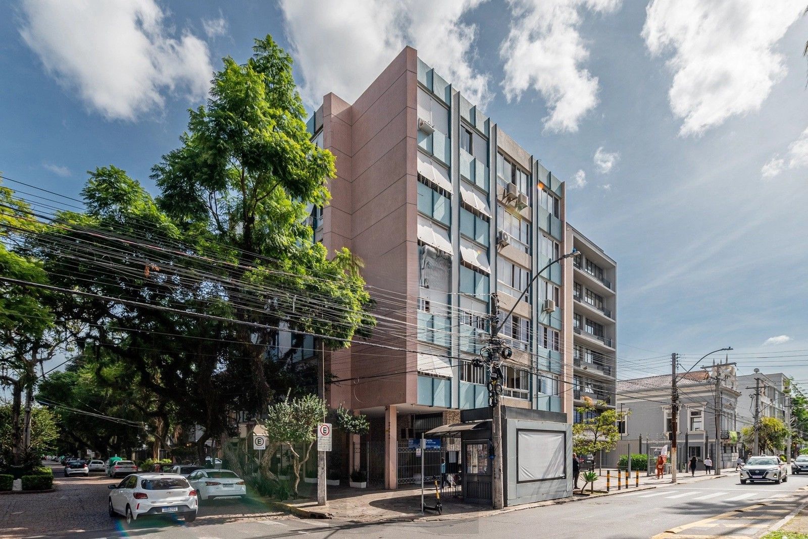 Excelente apartamento com 132m², 3 dormitórios e 2 vagas de garagem, no coração do bairro Menino Deus. — foto 27
