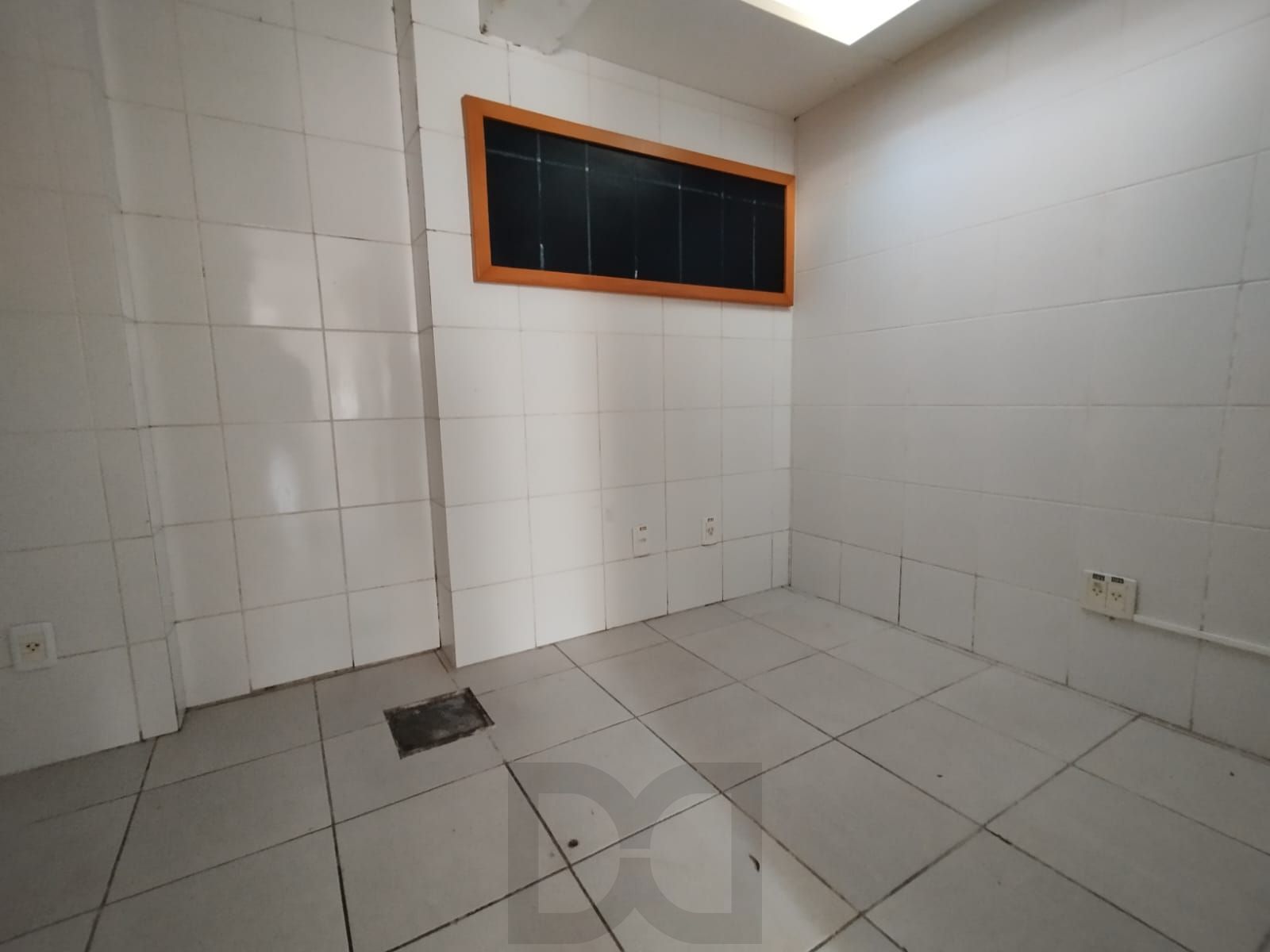 Loja na Tristeza com 360m², 17 vagas, 3 banheiros para locação. — foto 27