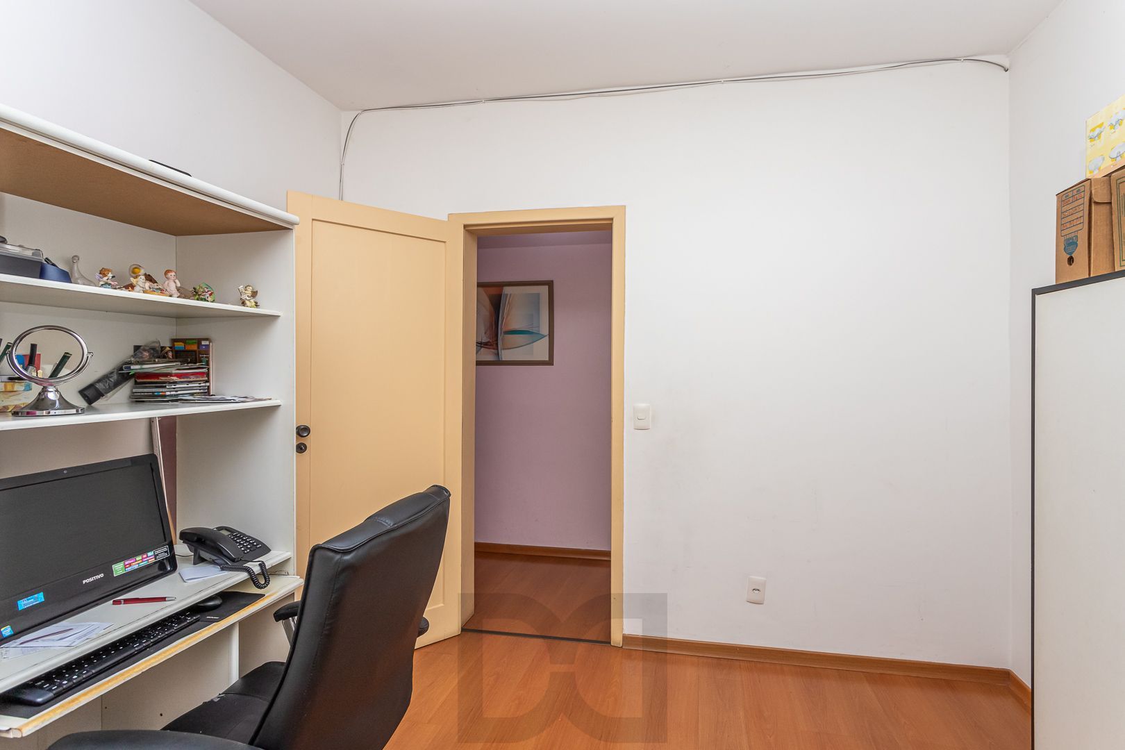 Excelente casa de dois pavimentos no bairro Ipanema, com 238m² de área privativa, 4 dormitórios, 1 suíte e 2 vagas de garagem. — foto 11