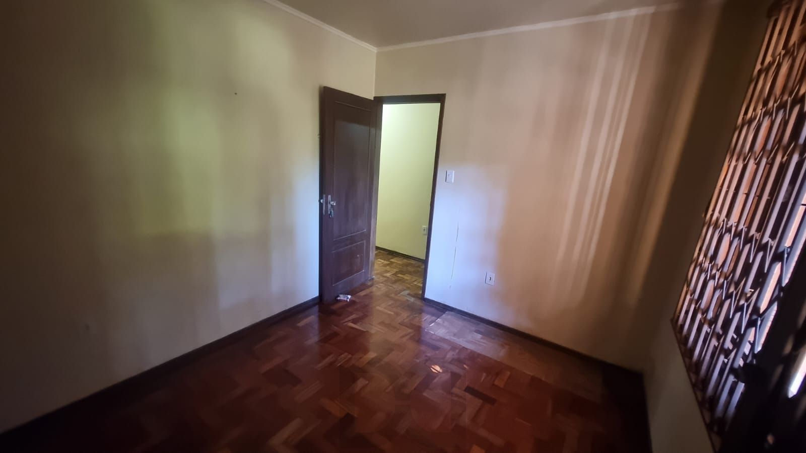 Ótima Residência com 5 dormitórios e 2 suítes. Bairro Santa Tereza. — foto 13