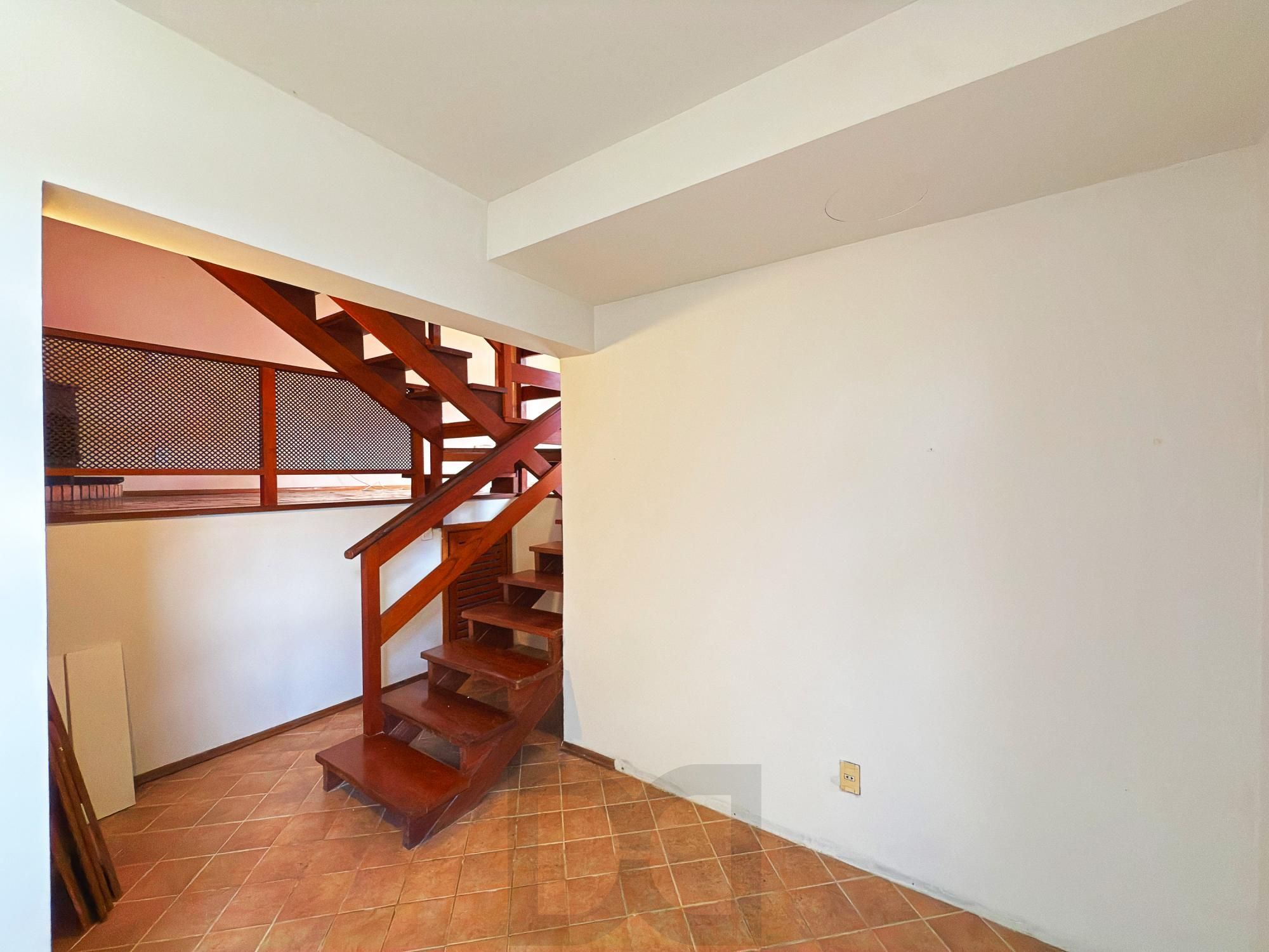 Casa em Condomínio  | 3 Dormitórios, Suíte, Lareira e Churrasqueira — foto 40