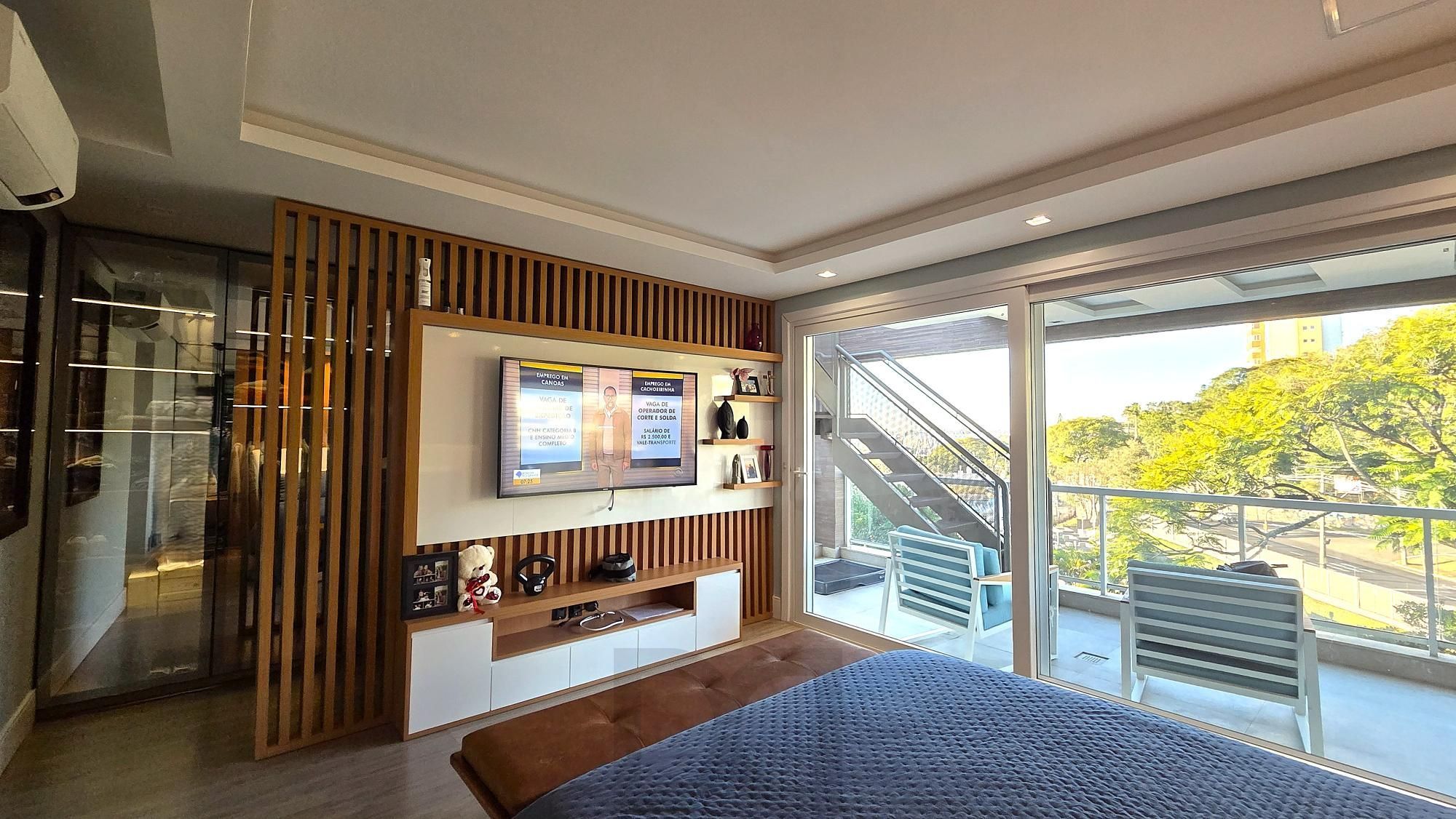Cobertura de Alto Padrão com 357m2, 3 suítes e 3 vagas de garagem. Vista Permanente para o Guaíba | Porteira Fechada | Bairro Cristal. — foto 14
