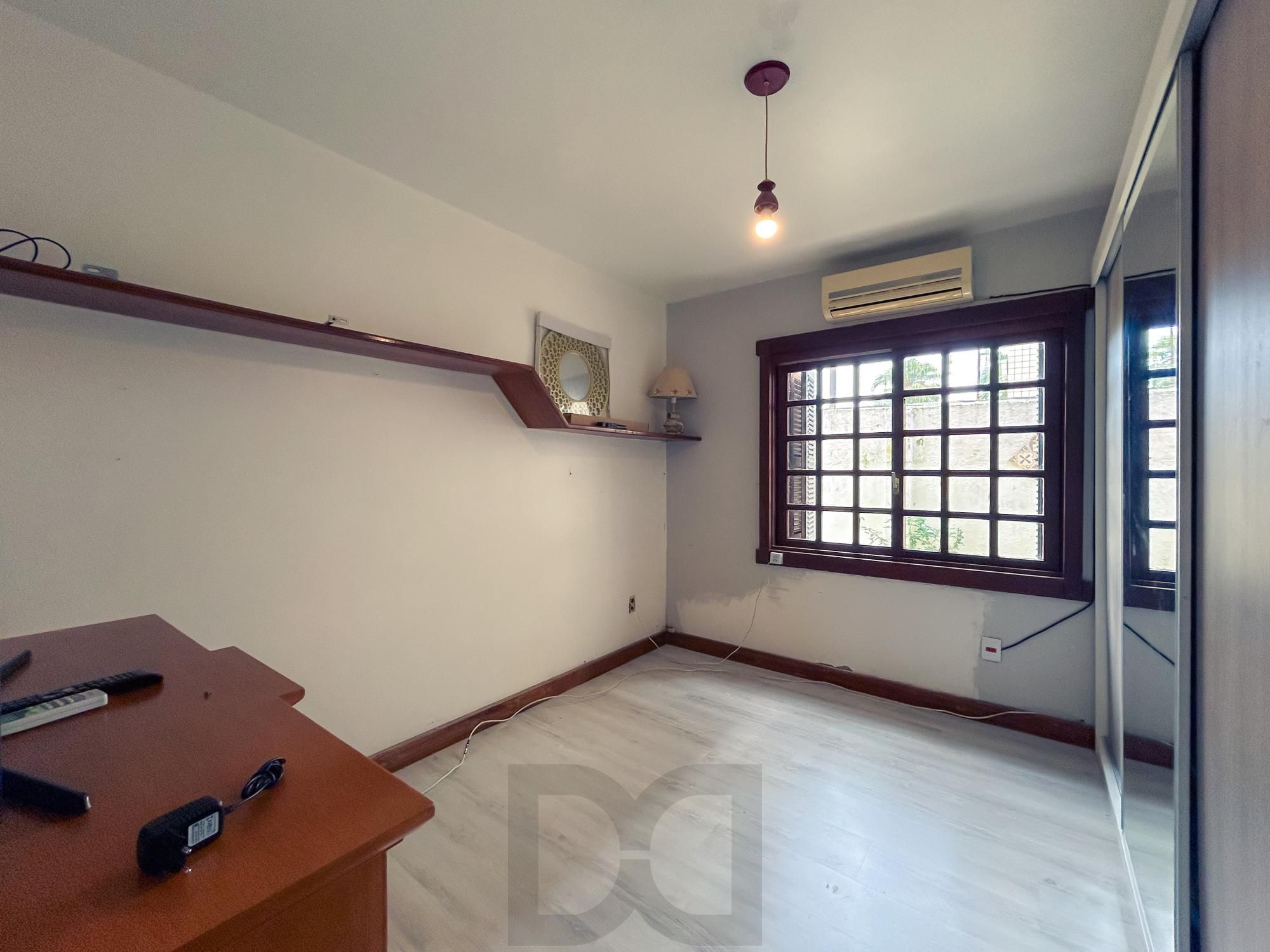 " Oportunidade" Linda Casa com 4 dormitórios, piscina, lareira e Salão de festas semimobiliada  Bairro Vila assunção — foto 13