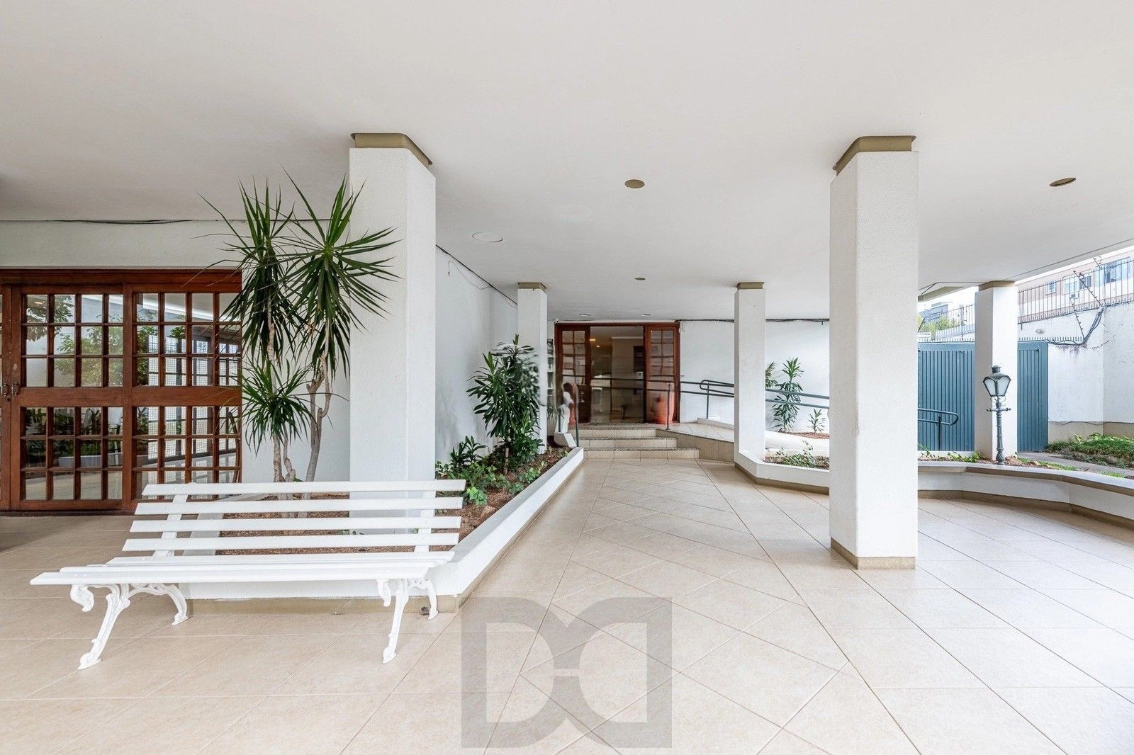 Cobertura duplex com 209,79m² de área privativa, conta com 3 dormitórios, 1 suíte e 2 vagas de garagem. — foto 35