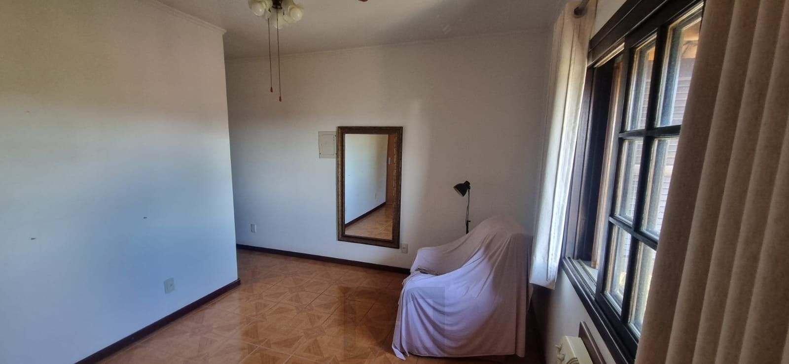 Ótima Residência com 3 dormitórios sendo 1suíte, no Bairro Ipanema. — foto 18