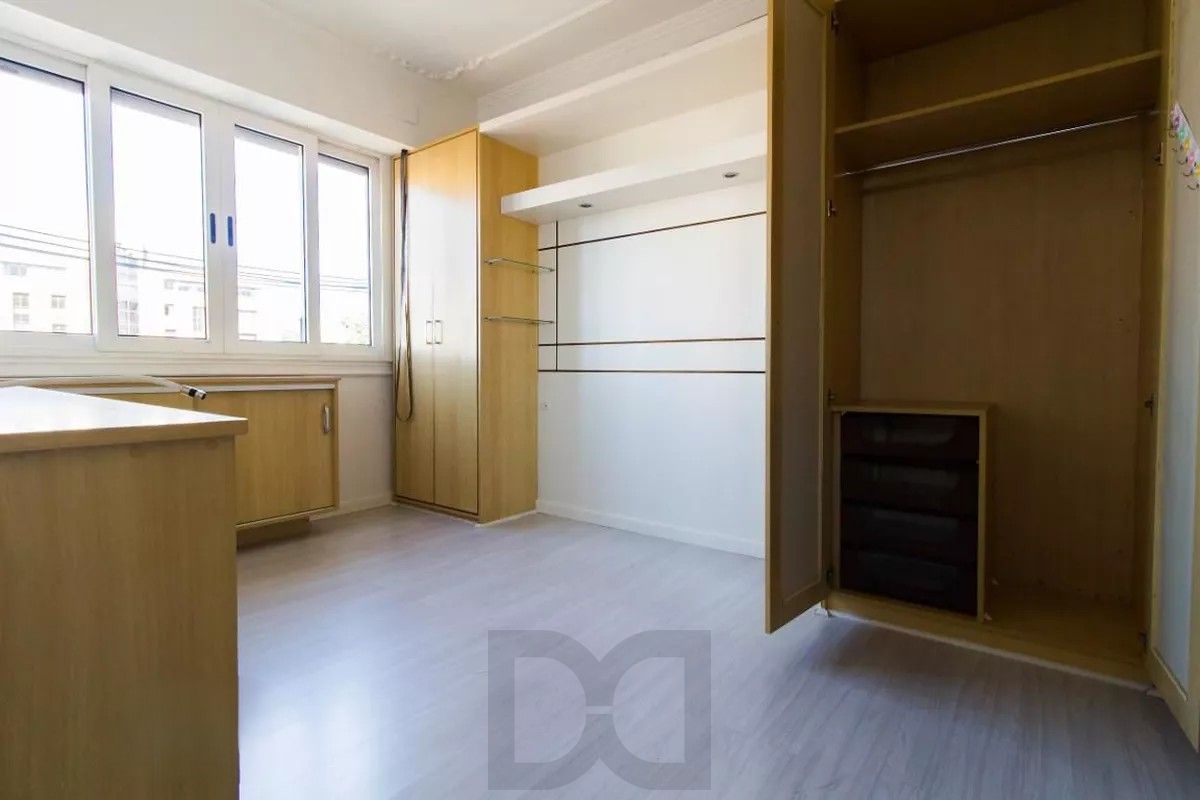 Ótimo apartamento no Menino Deus com 76,48m2 de área privativa, 3 dormitórios e 2 banheiros. — foto 6